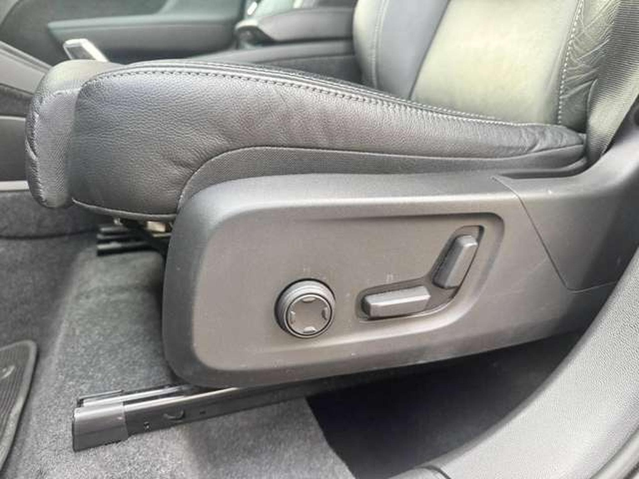 Volvo XC40 XC40 T2 Plus Dark / 1ER OWNER / JUSQU'A 36MOIS DE GARANTIE (2022) - Photo 12