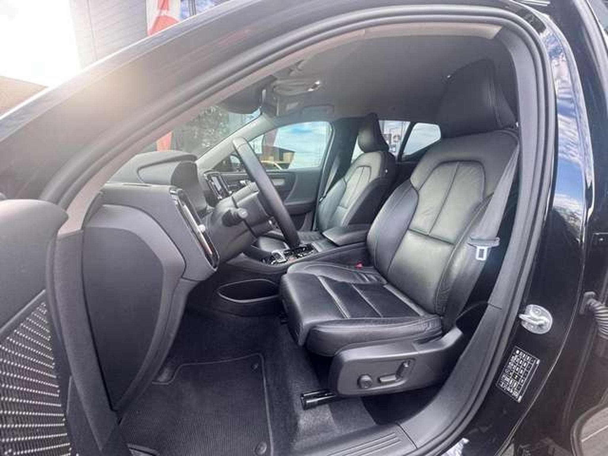 Volvo XC40 XC40 T2 Plus Dark / 1ER OWNER / JUSQU'A 36MOIS DE GARANTIE (2022) - Photo 10
