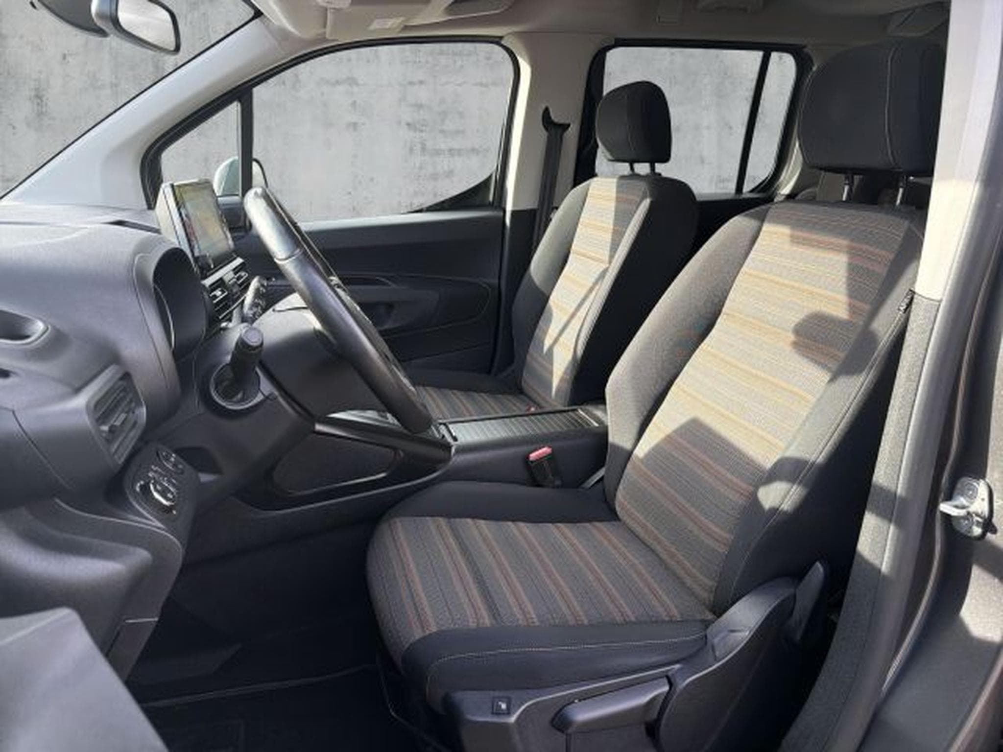 Opel Combo Combo Life 1.5 CDTI Innovation NAVI PANO RFK DAB (2019) - Photo 11