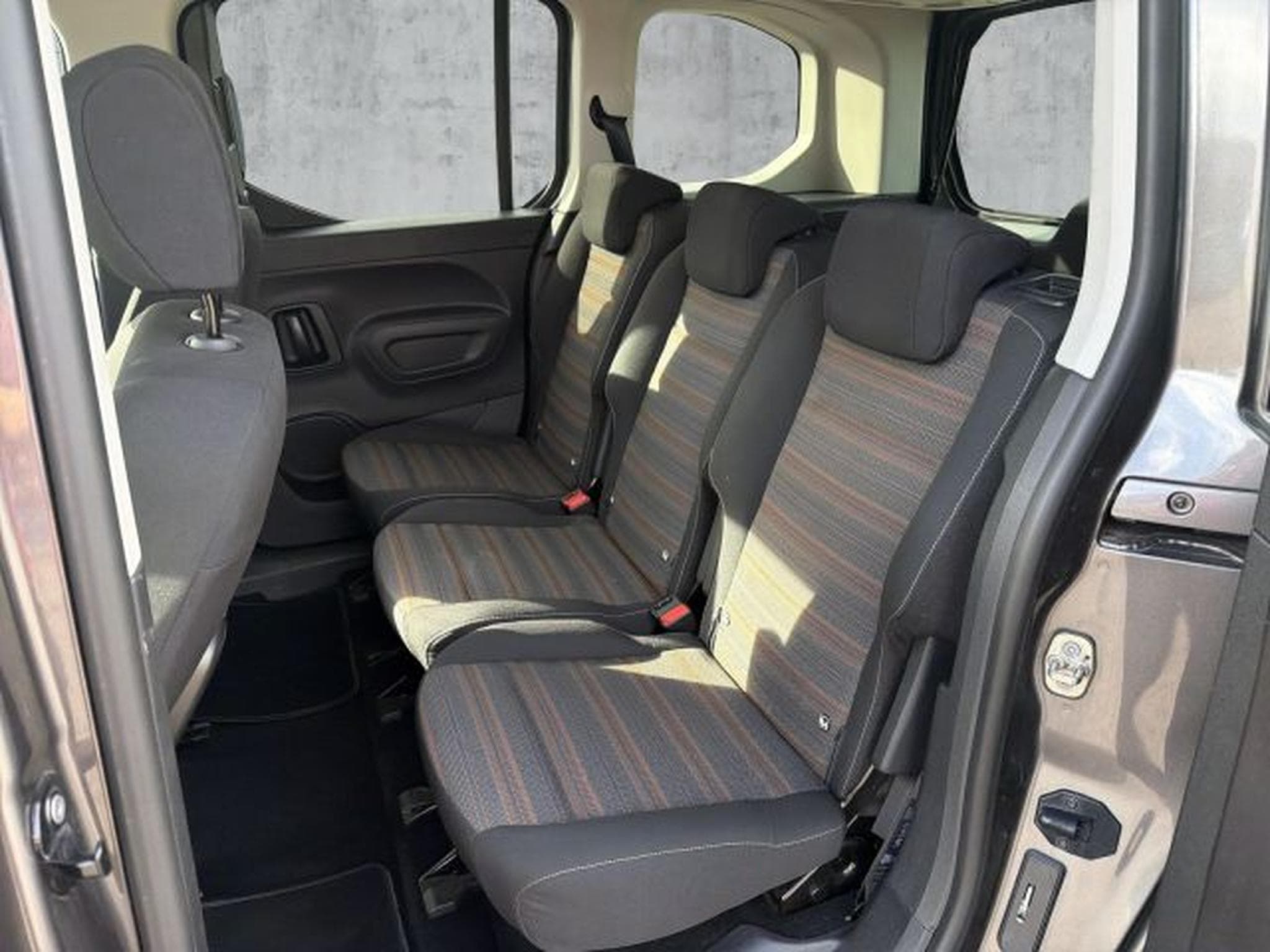 Opel Combo Combo Life 1.5 CDTI Innovation NAVI PANO RFK DAB (2019) - Photo 12