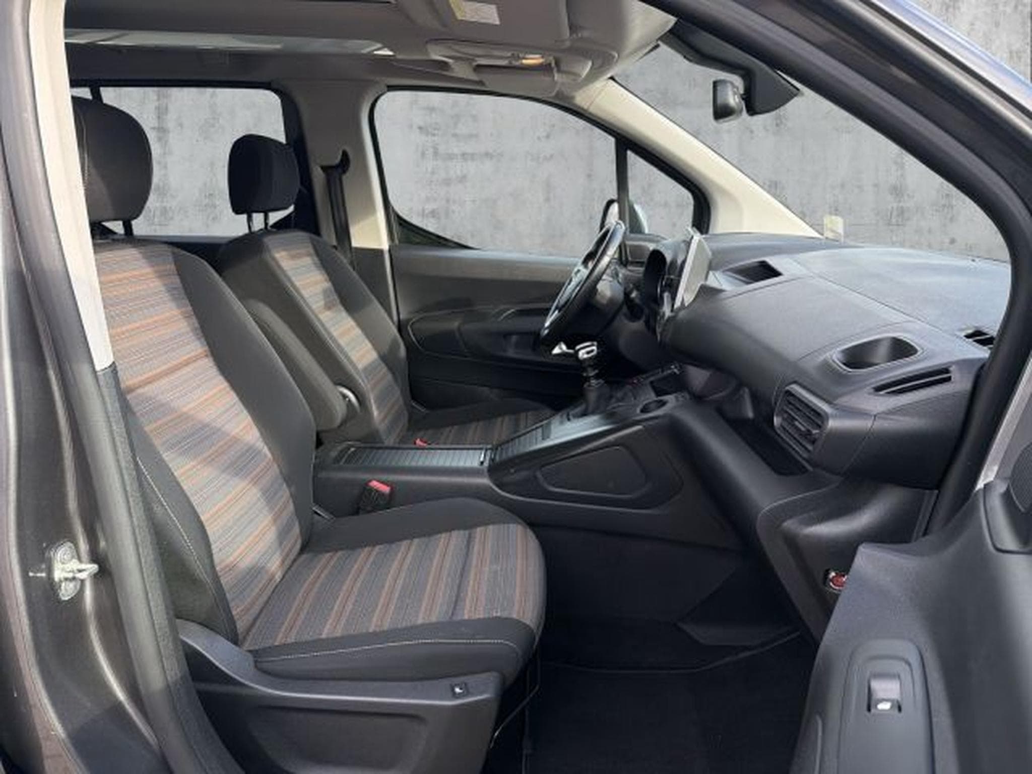 Opel Combo Combo Life 1.5 CDTI Innovation NAVI PANO RFK DAB (2019) - Photo 13