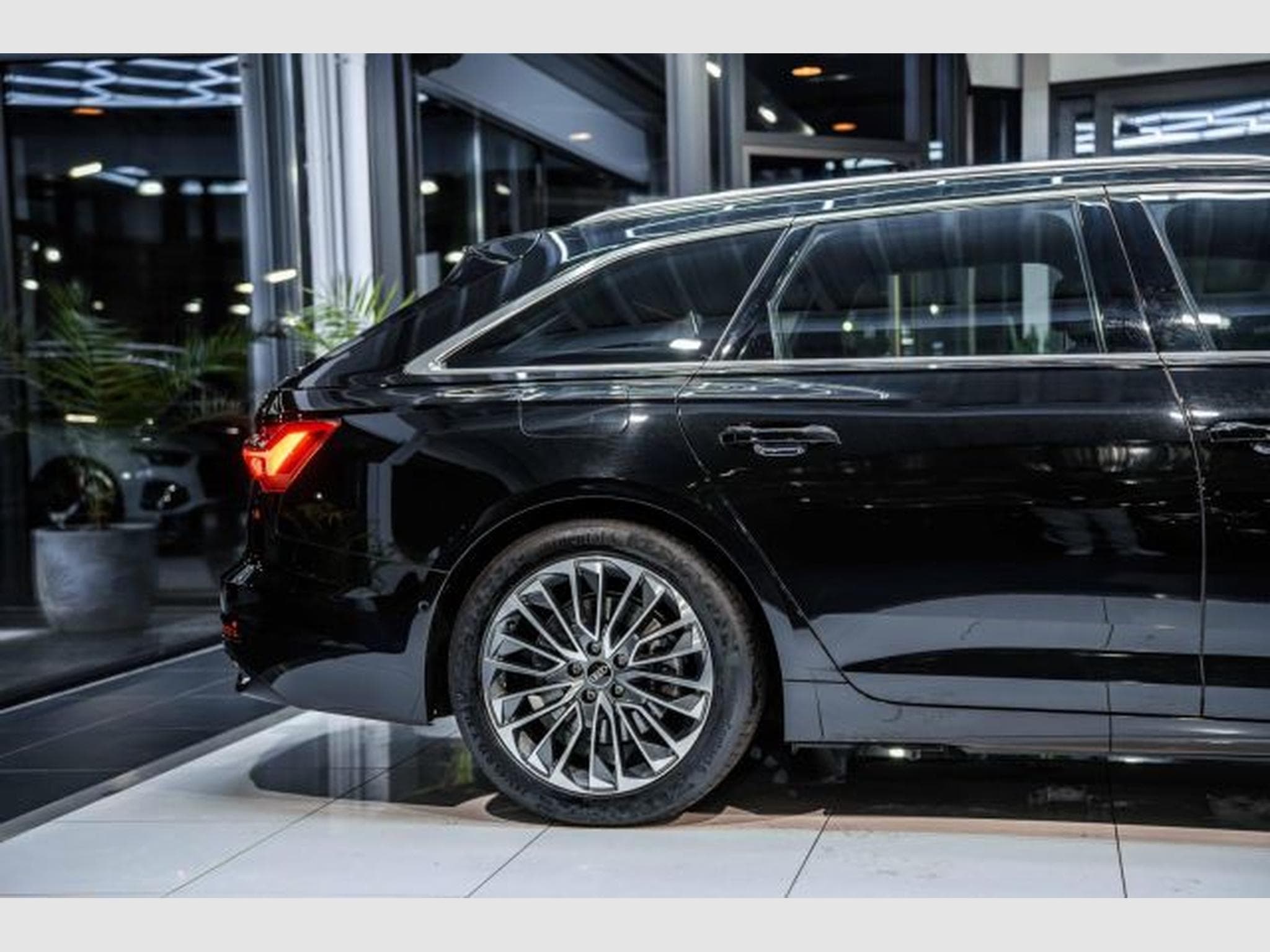 Audi A6 A6 Avant 50 TFSI e quattro S-tron S-Line RFK AHK (2023) - Photo 8
