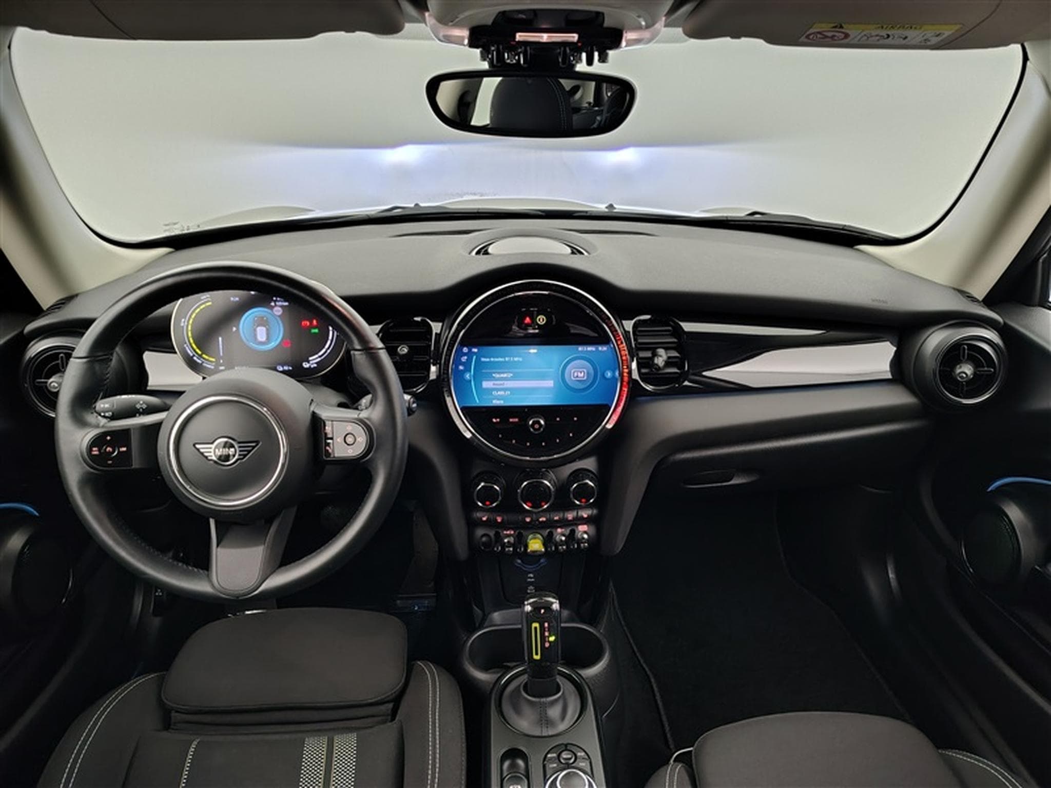MINI Cooper 28.9 kWh NAVI / CARPLAY / FULL LED (2023) - Photo 8