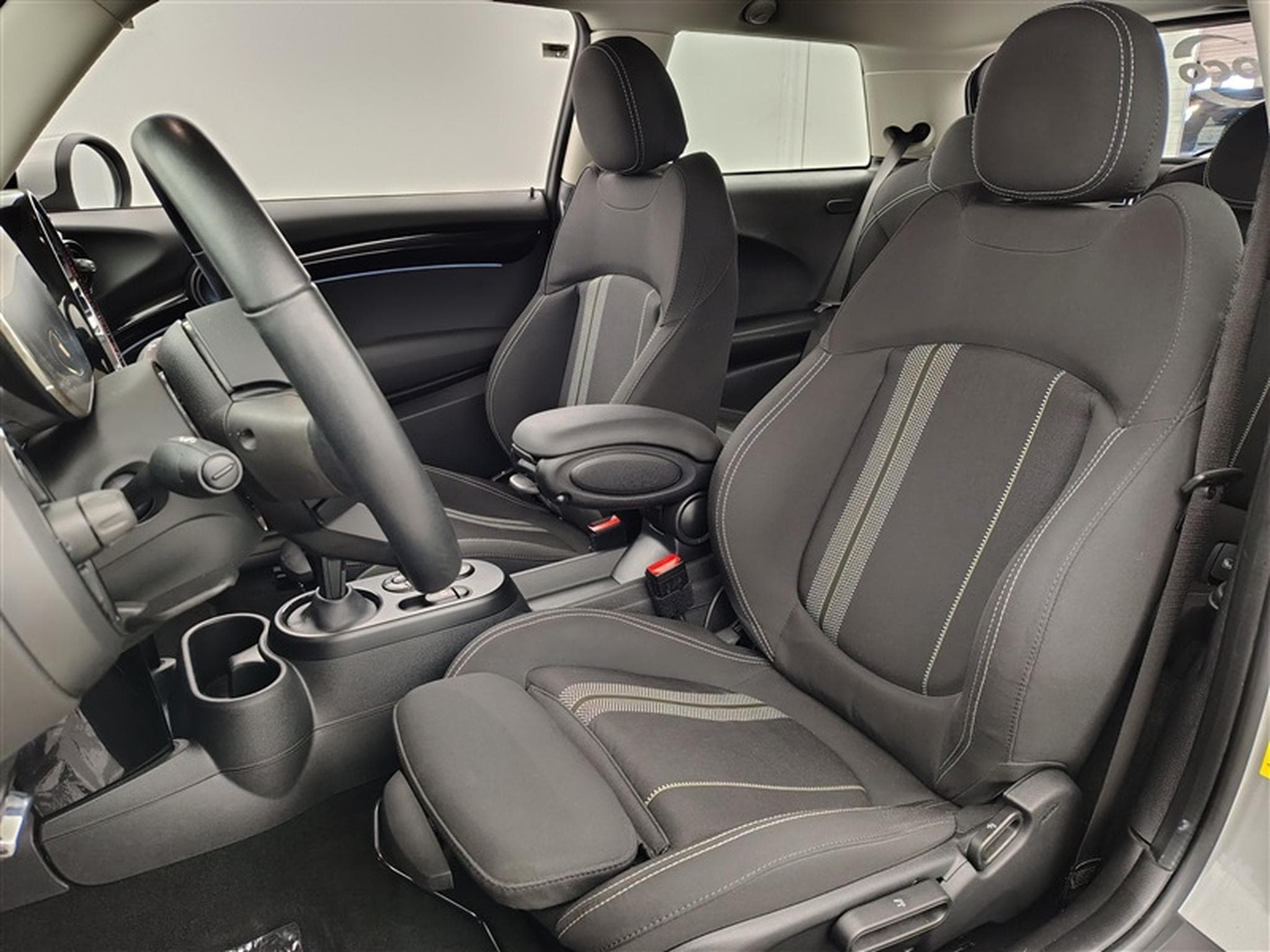 MINI Cooper 28.9 kWh NAVI / CARPLAY / FULL LED (2023) - Photo 7