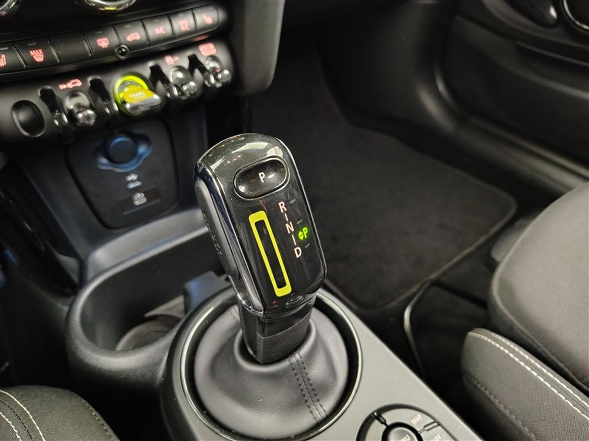 MINI Cooper 28.9 kWh NAVI / CARPLAY / FULL LED (2023) - Photo 12