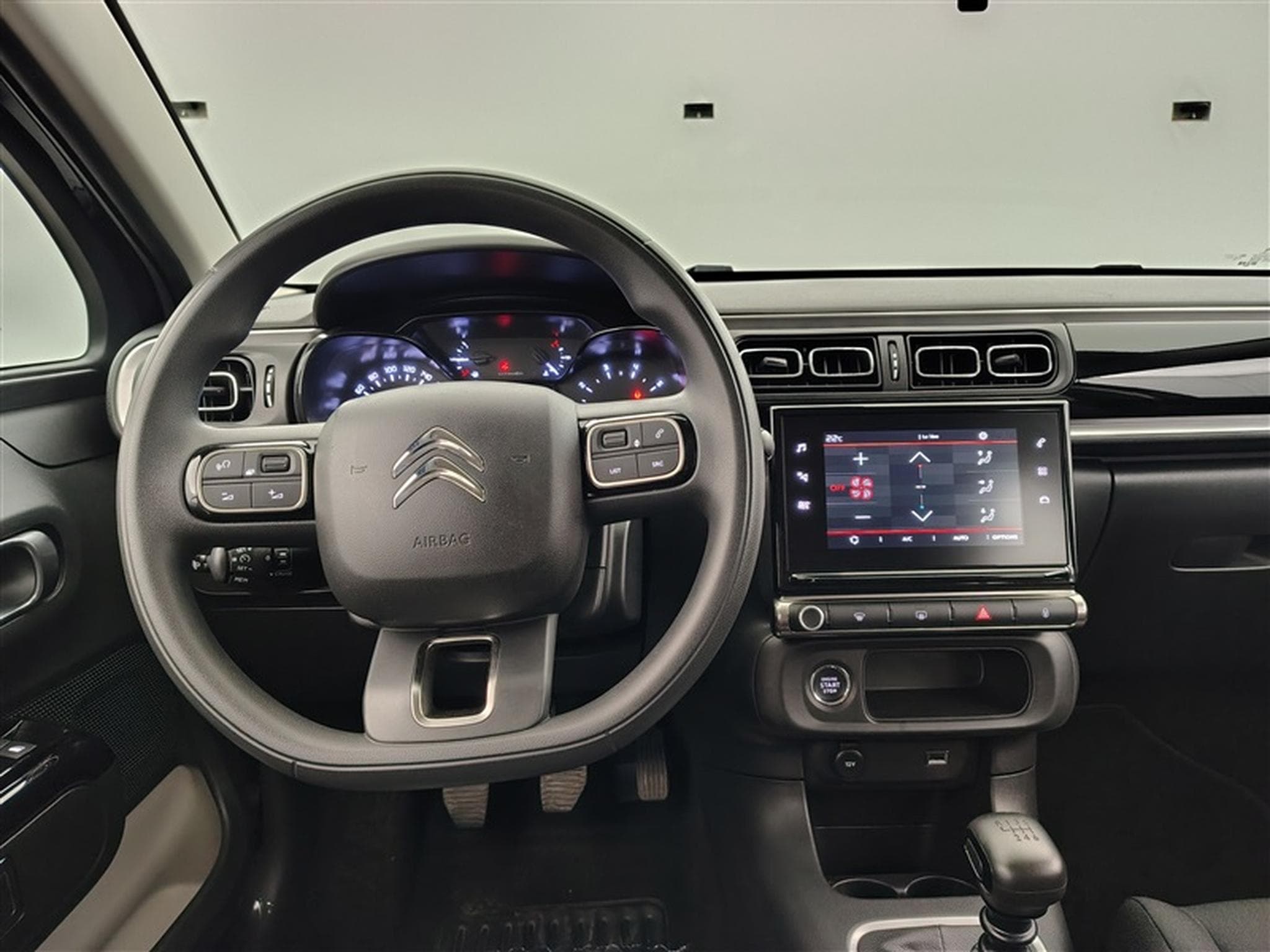 Citroen C3 1.2i PureTech Shine FULL LED / CARPLAY (2023) - Photo 9