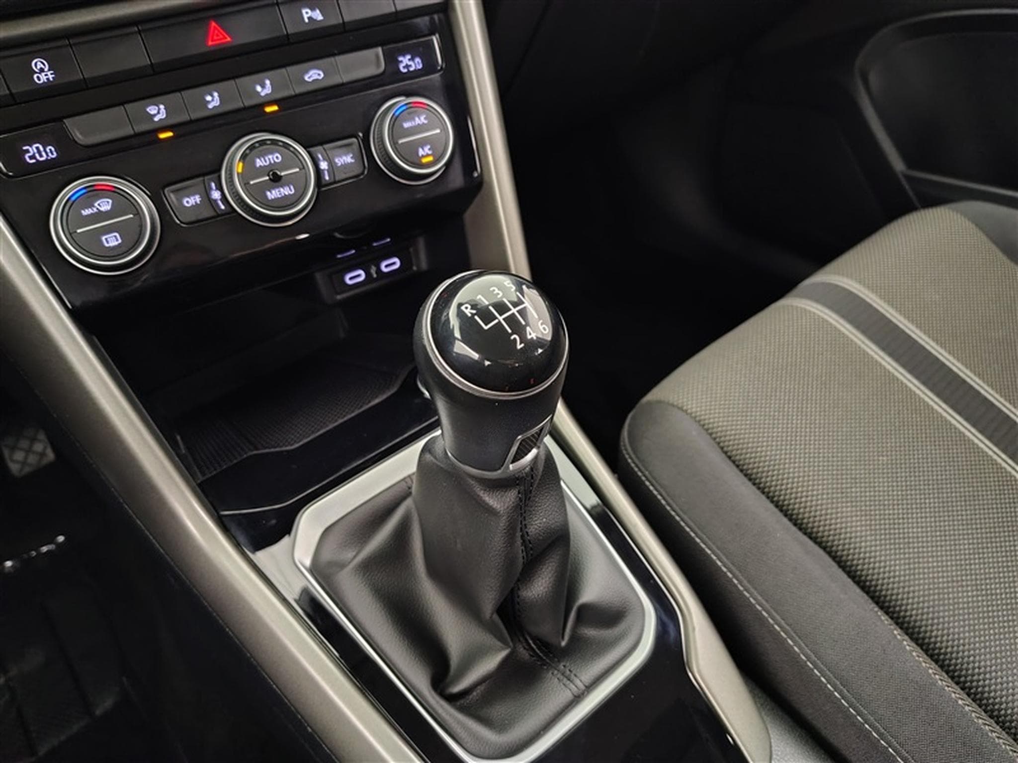 VW T-Roc 1.5 TSI Style  Navi / PDC av+ar (2022) - Photo 12