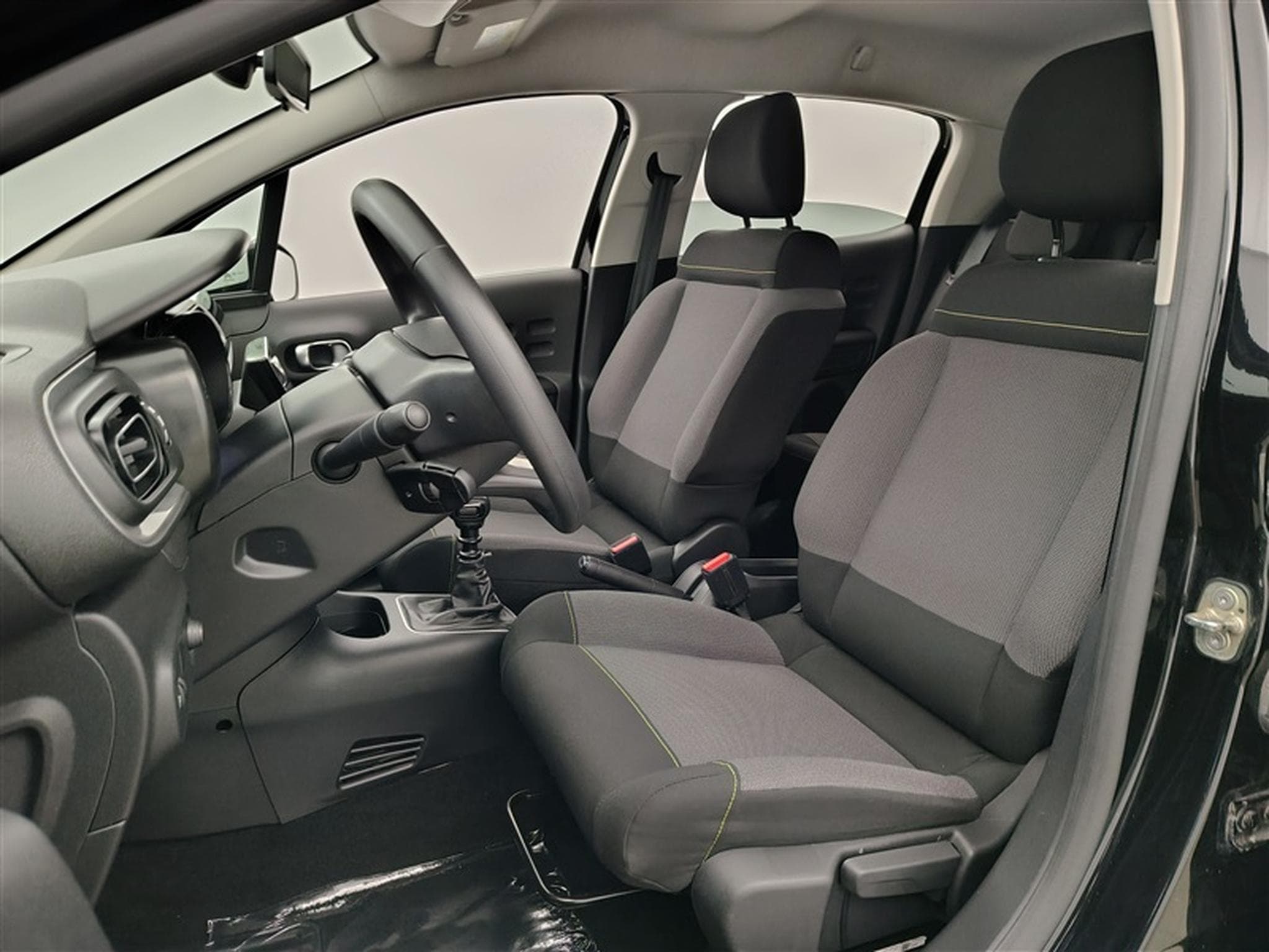 Citroen C3 1.2i PureTech Shine FULL LED / CARPLAY (2023) - Photo 7