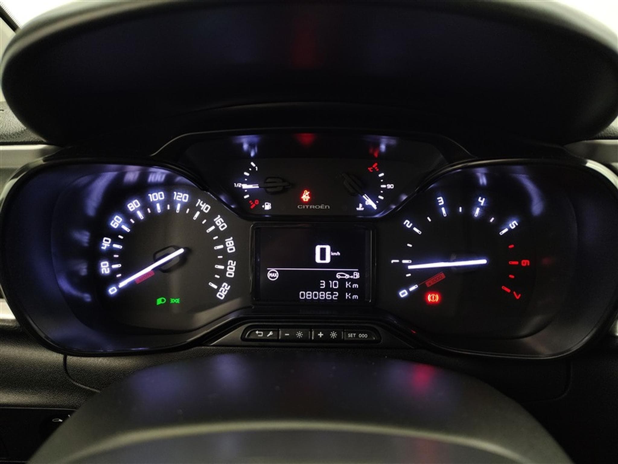Citroen C3 1.2i PureTech Shine FULL LED / CARPLAY (2023) - Photo 10
