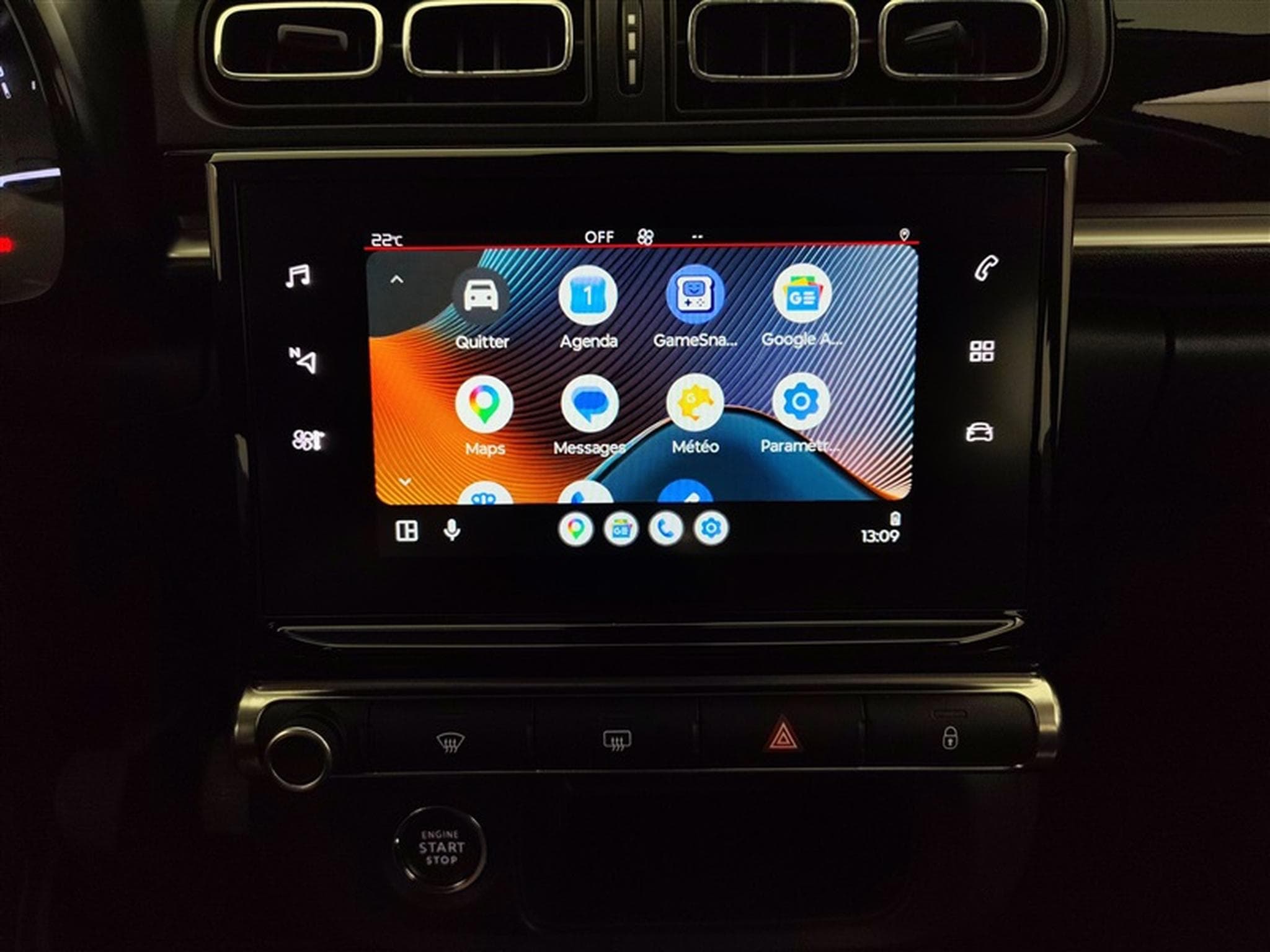 Citroen C3 1.2i PureTech Shine FULL LED / CARPLAY (2023) - Photo 20