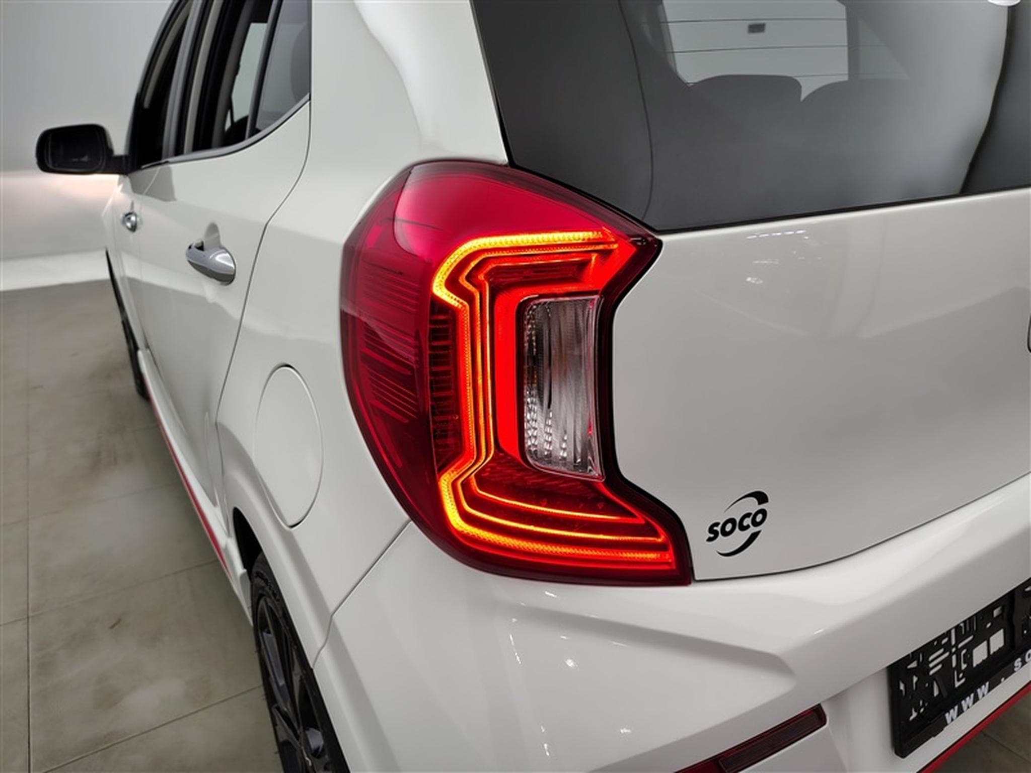 Kia Picanto 1.0i GT Line NAVI 8" /CARPLAY/ CAMERA / JA 16" (2022) - Photo 16