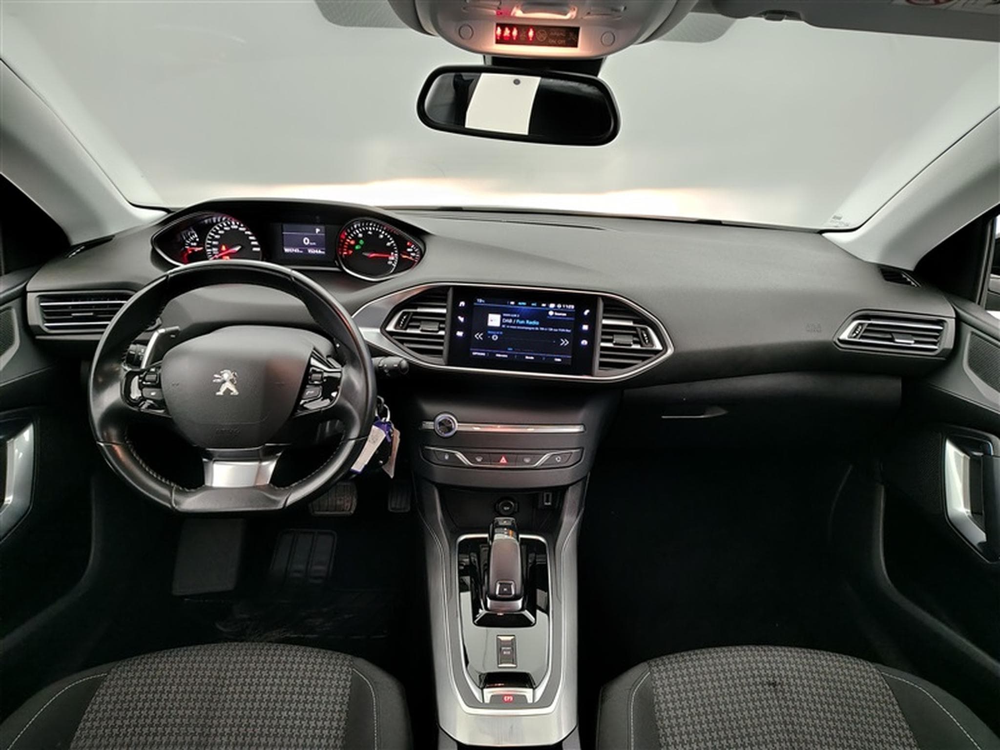 Peugeot 308 1.2 PureTech Active Pack AUTO/NAVI/JA/PDC (2021) - Photo 8
