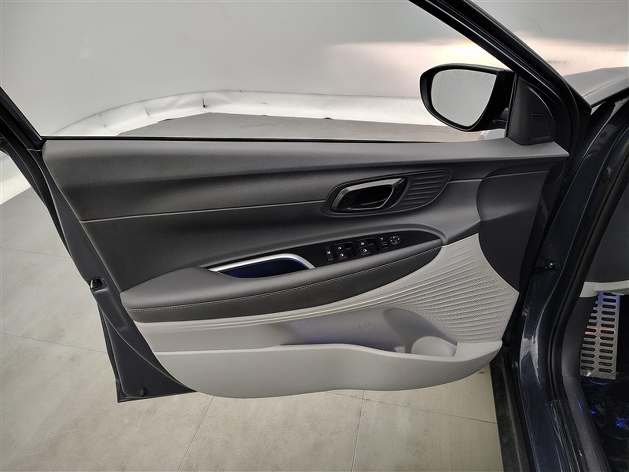 Hyundai Bayon 1.0 T-GDi MHEV DCT-7 100Cv Intuitive CARPLAY / CLIM (2023) - Photo 17
