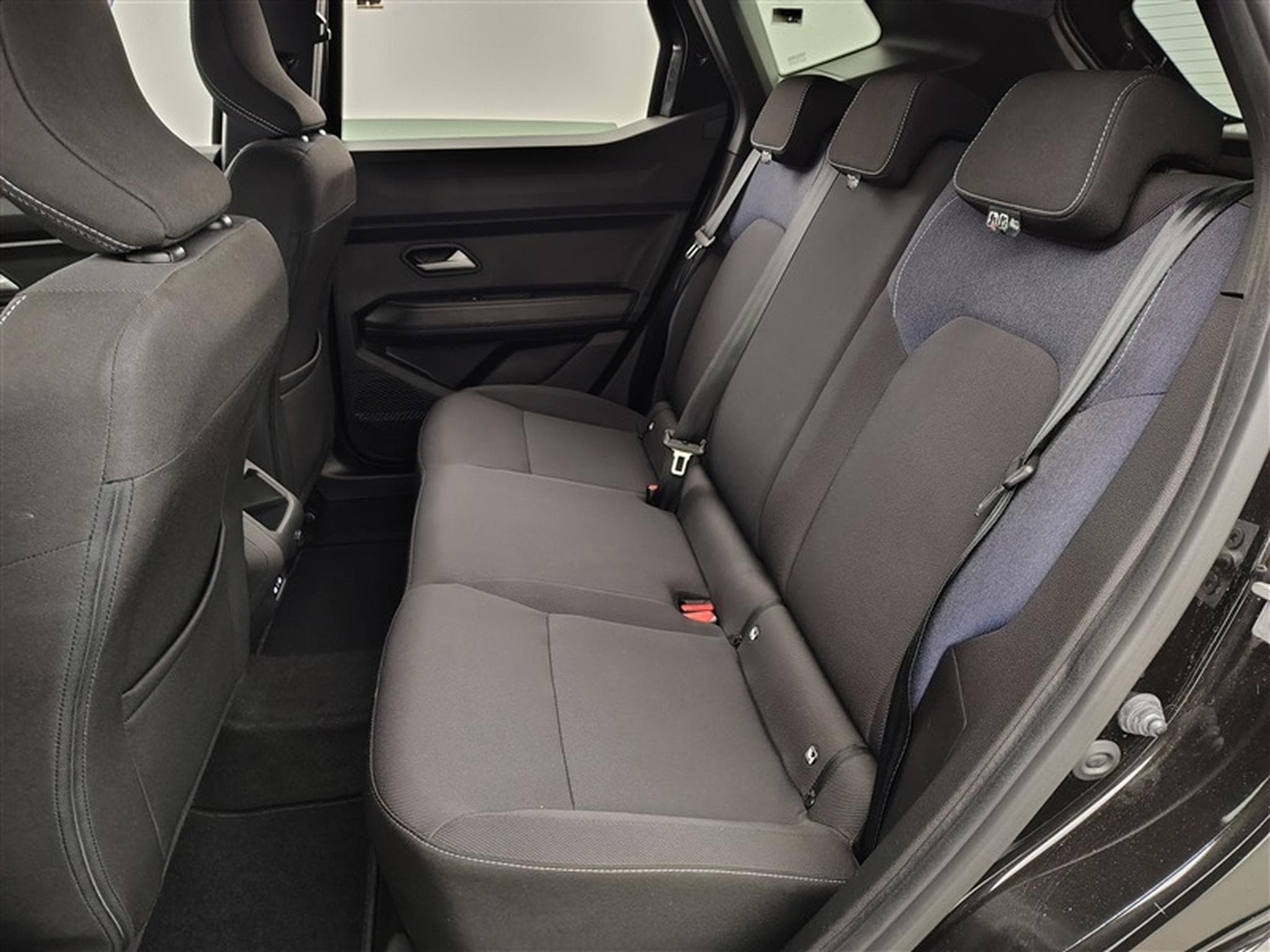 Dacia Duster 1.2 Mild hybrid  ESS+ LPG Journey (2025) - Photo 12