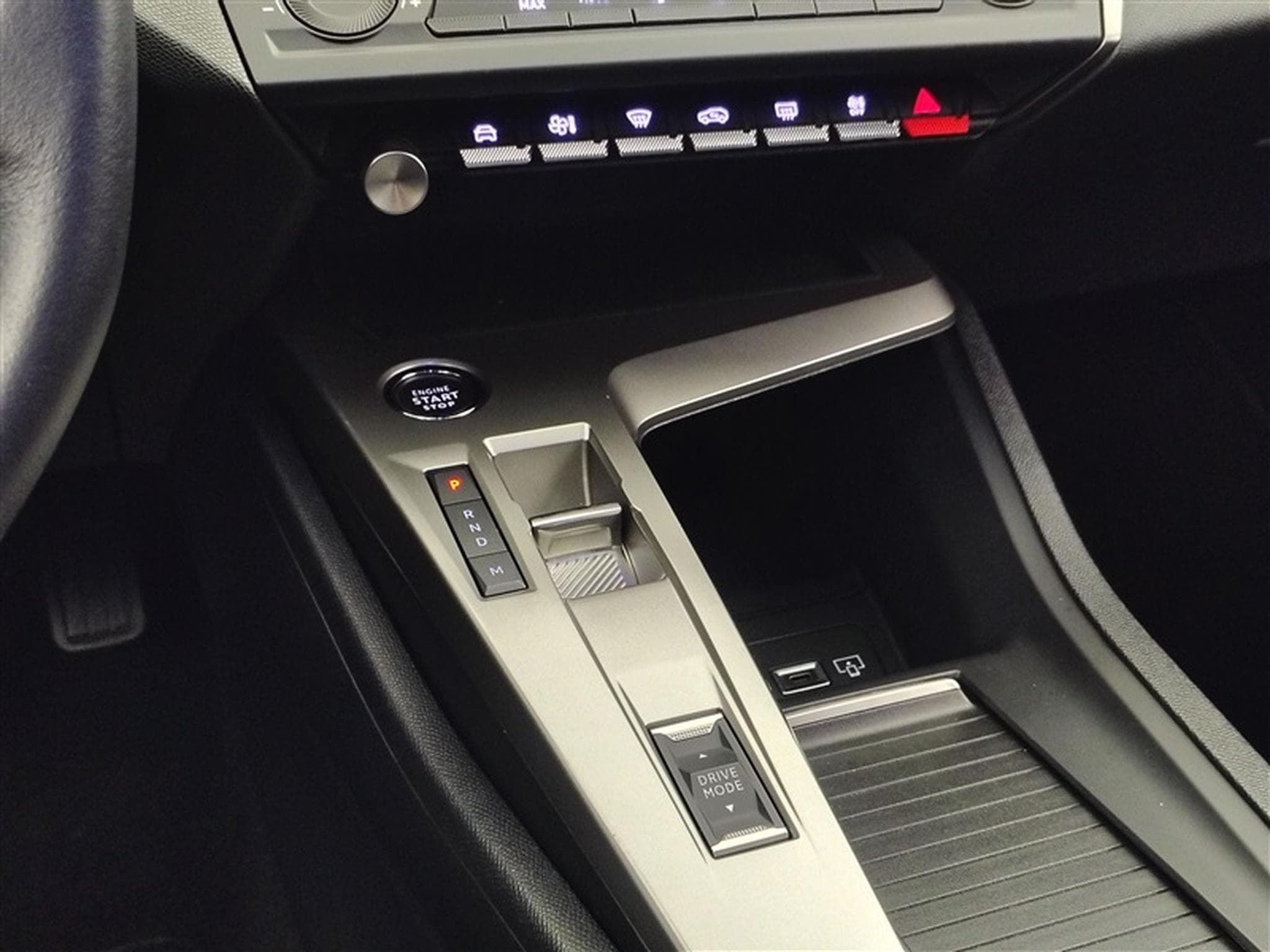 Peugeot 308 SW 1.2 Active Pack Navi Cockpit / Led / PDC (2024) - Photo 12
