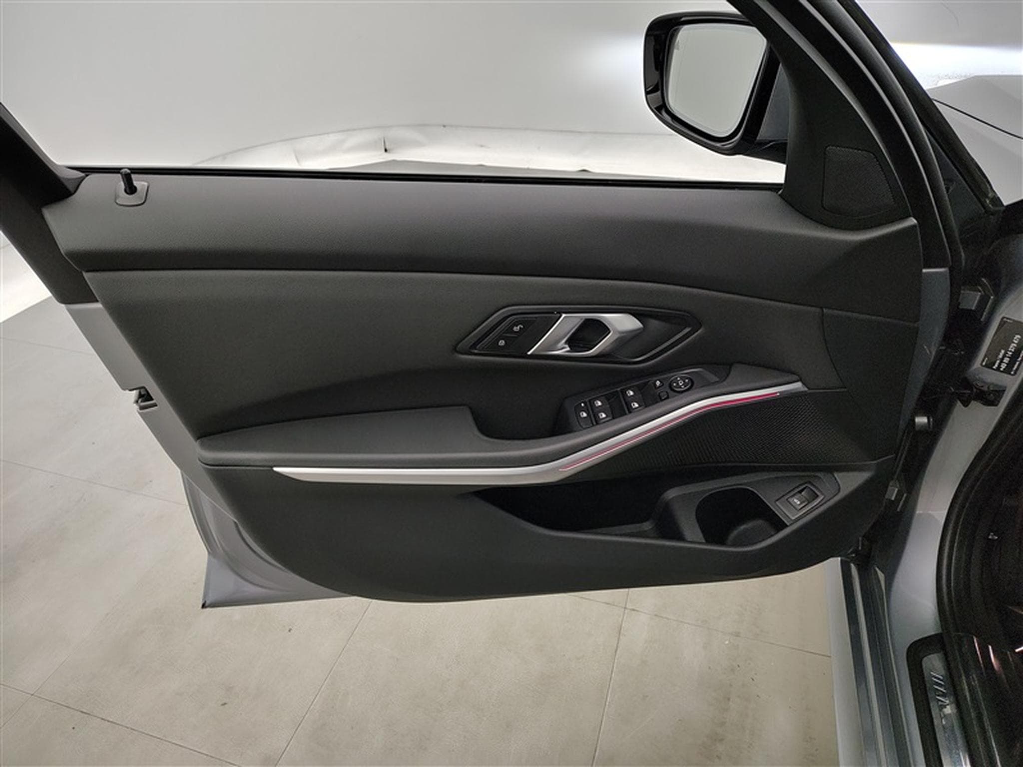 BMW 320 Touring 320iAS Pack M NAVI / FULL LED / PANO / CAMERA 360" (2025) - Photo 17