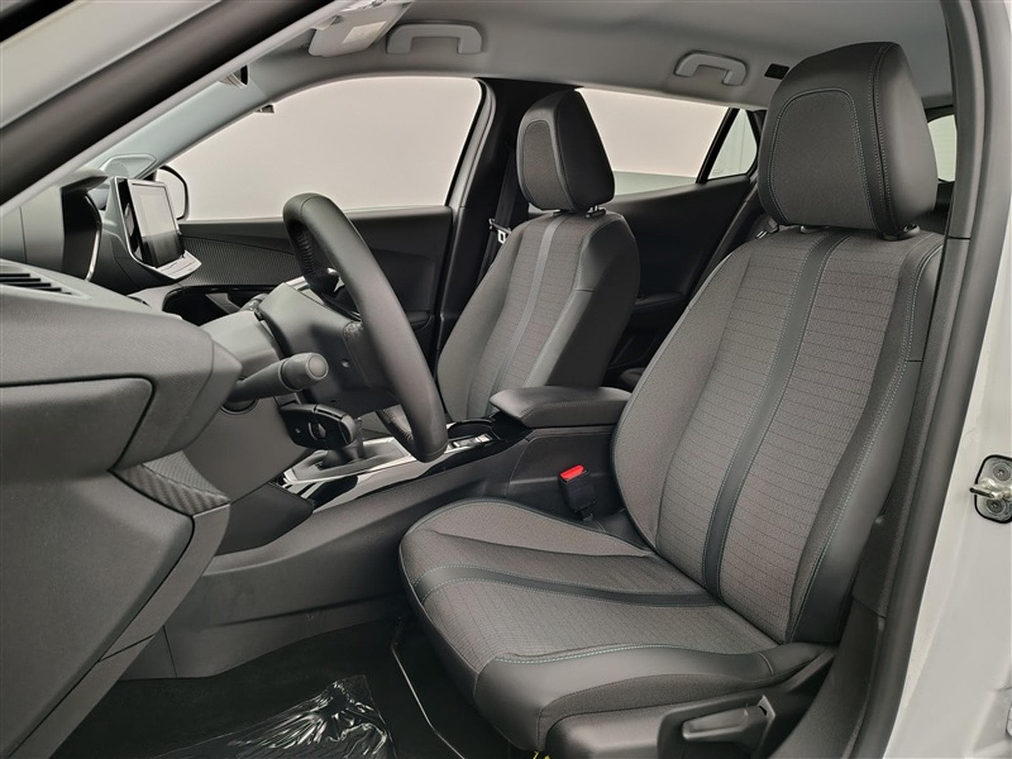 Peugeot 2008 1.2 PureTech Allure Pack S-CUIR/CARPLAY/LED/JA17/PDC/CAMERA (2022) - Photo 7