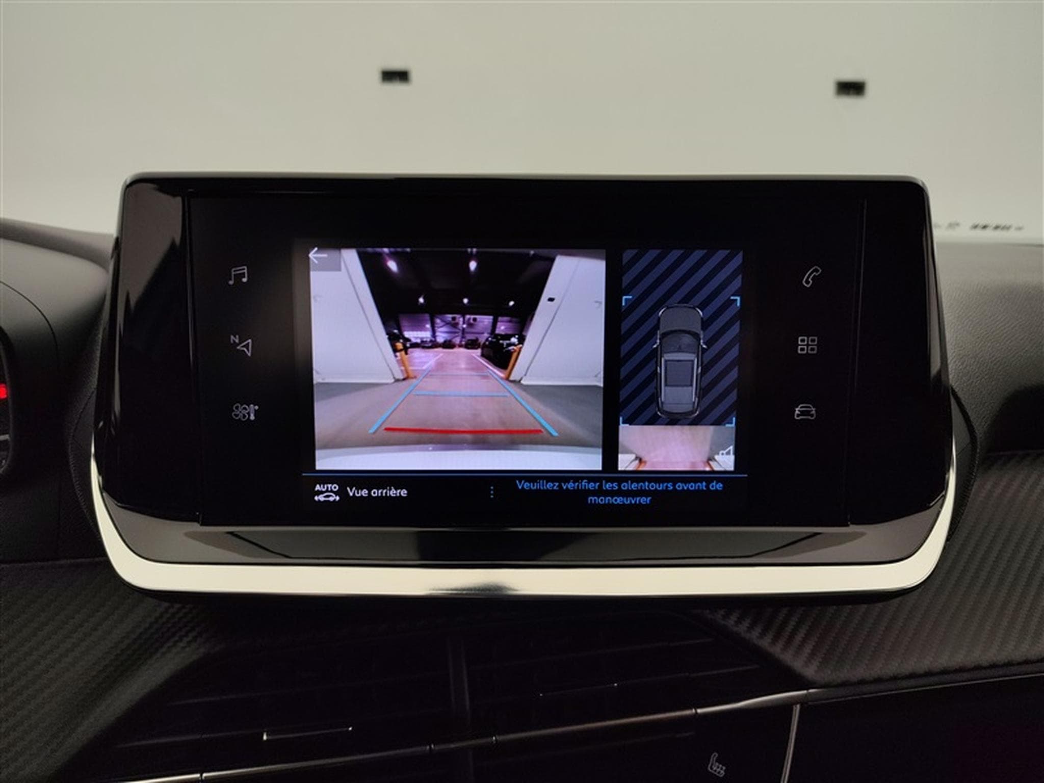 Peugeot 2008 1.2 PureTech Allure Pack S-CUIR/CARPLAY/LED/JA17/PDC/CAMERA (2022) - Photo 18