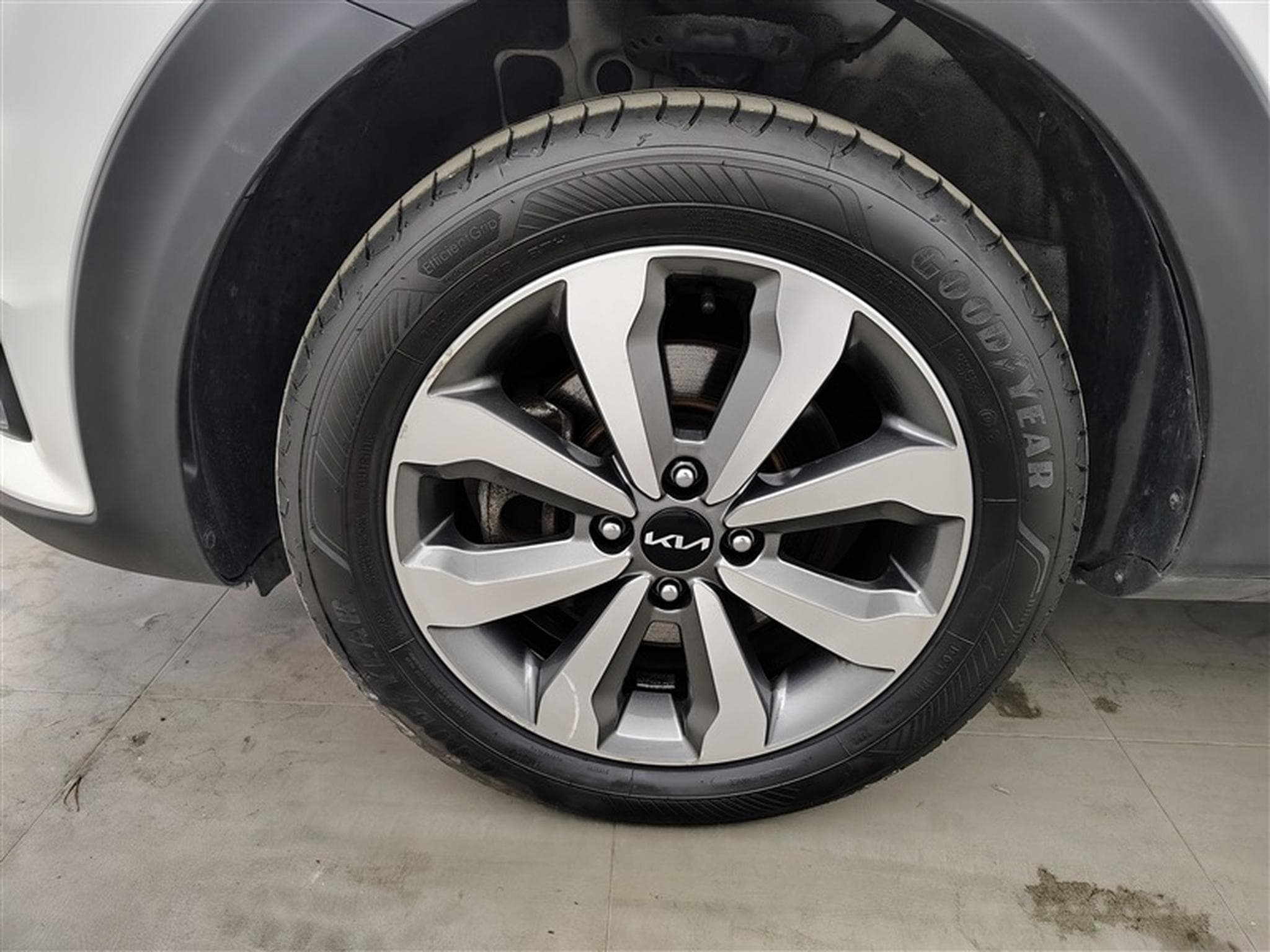 Kia Stonic 1.0 T-GDi 120cv DCT Pulse CARPLAY / CAMERA / JA 16" (2023) - Photo 6