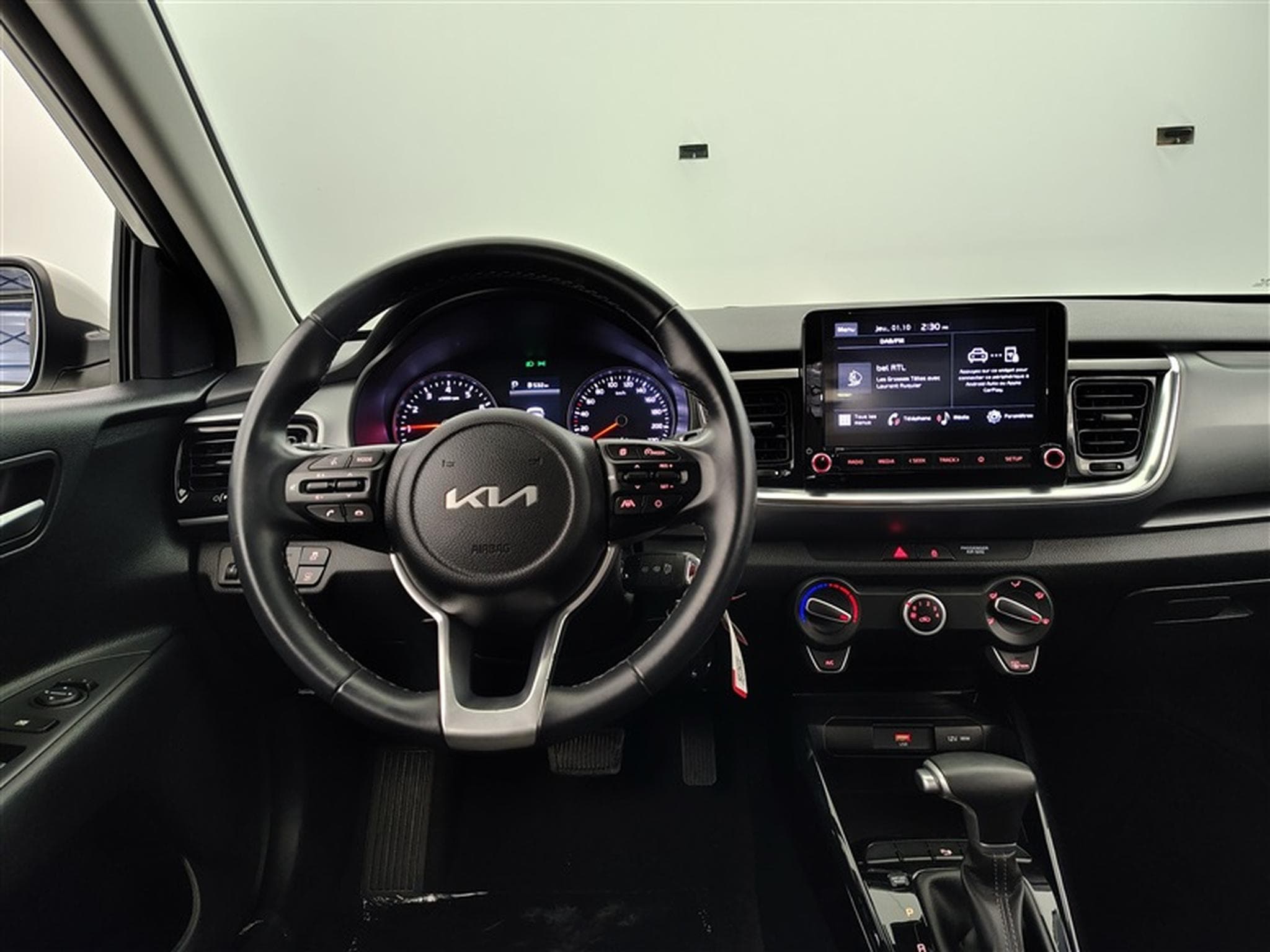 Kia Stonic 1.0 T-GDi 120cv DCT Pulse CARPLAY / CAMERA / JA 16" (2023) - Photo 9