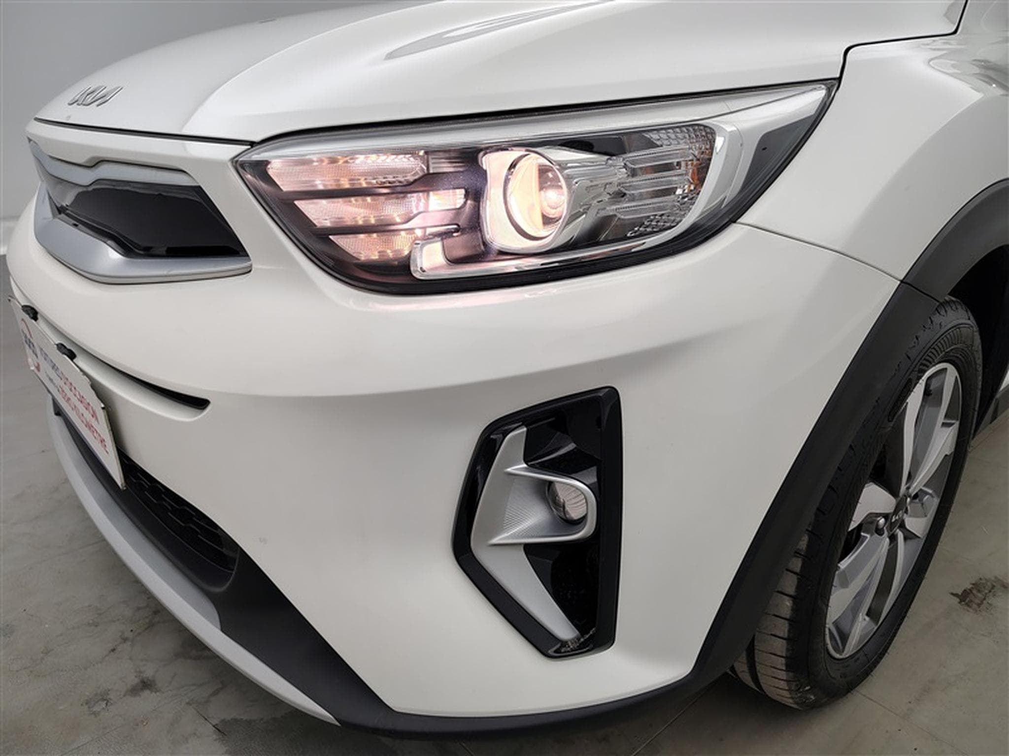 Kia Stonic 1.0 T-GDi 120cv DCT Pulse CARPLAY / CAMERA / JA 16" (2023) - Photo 15