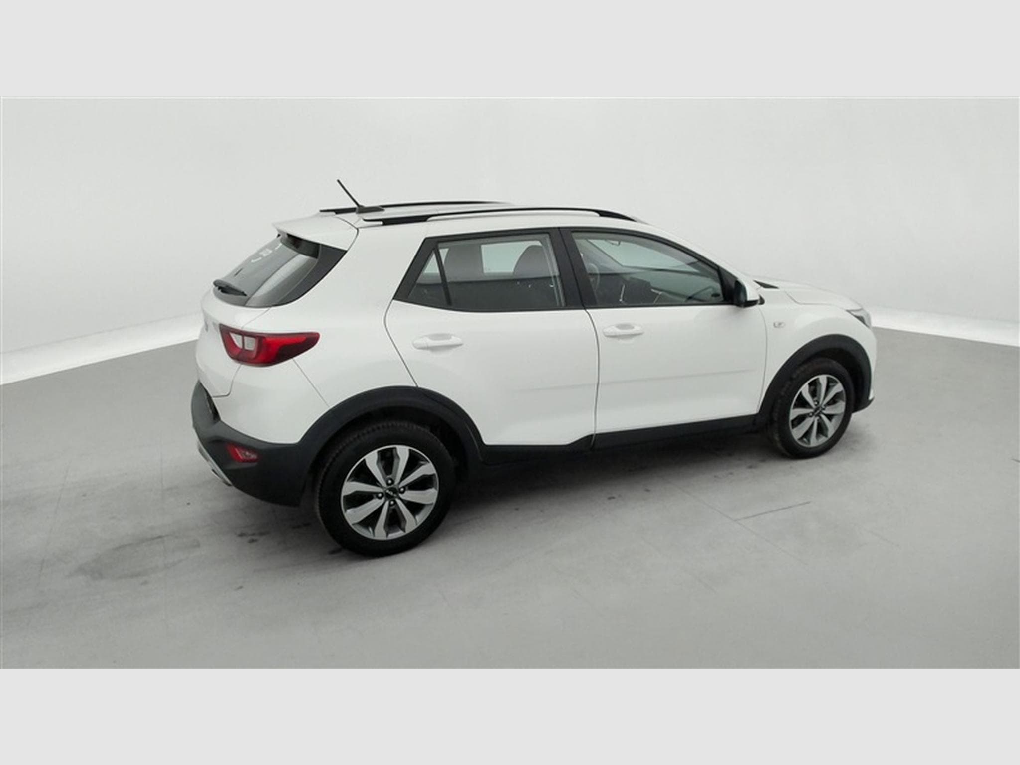 Kia Stonic 1.0 T-GDi 120cv DCT Pulse CARPLAY / CAMERA / JA 16" (2023) - Photo 25