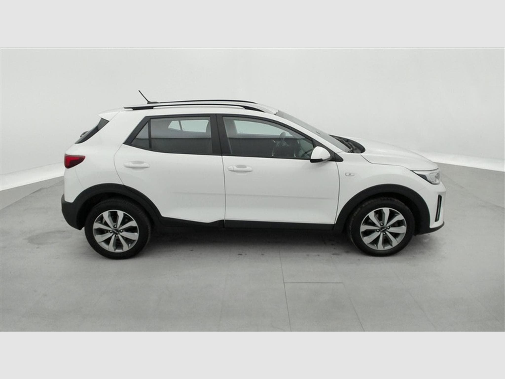 Kia Stonic 1.0 T-GDi 120cv DCT Pulse CARPLAY / CAMERA / JA 16" (2023) - Photo 24