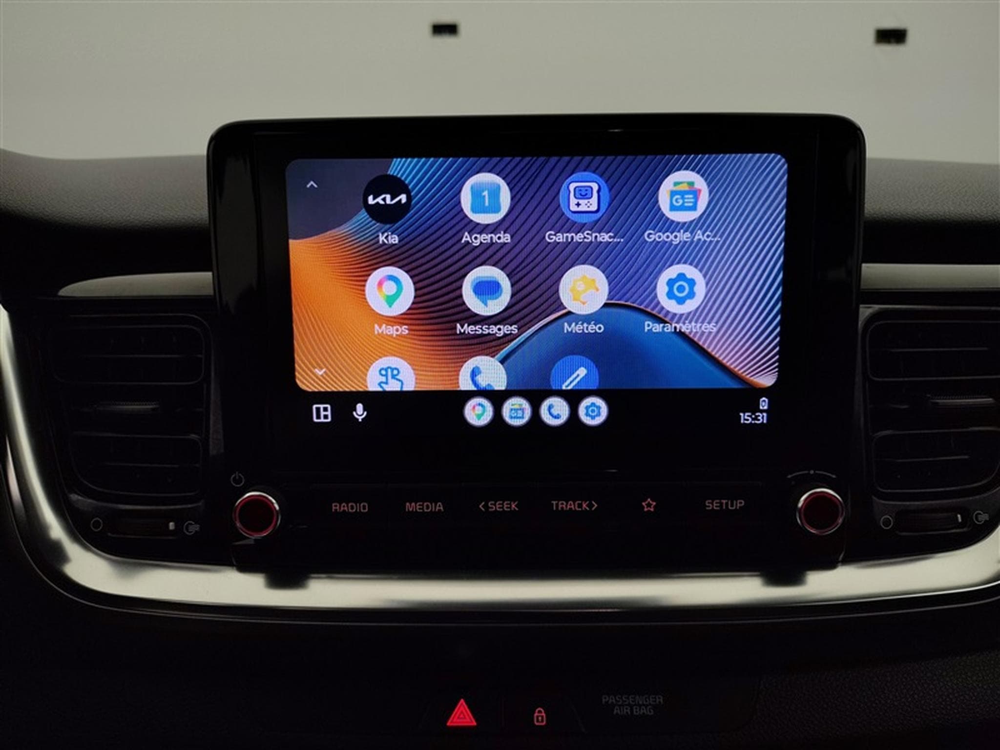 Kia Stonic 1.0 T-GDi 120cv DCT Pulse CARPLAY / CAMERA / JA 16" (2023) - Photo 20