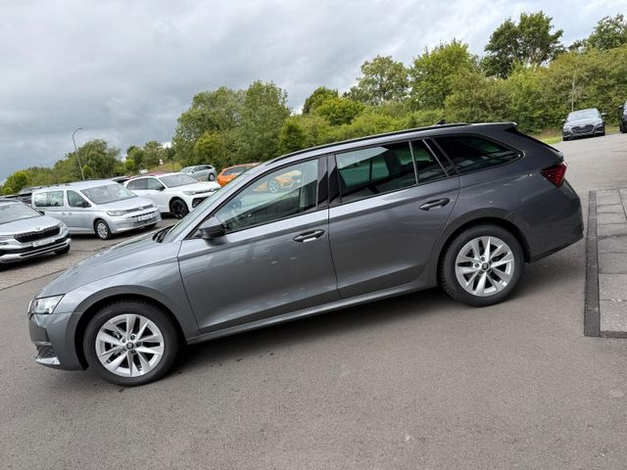 Skoda Octavia Octavia 2.0 TDI Selection Kamera Keyless LED AHK (2025) - Photo 8