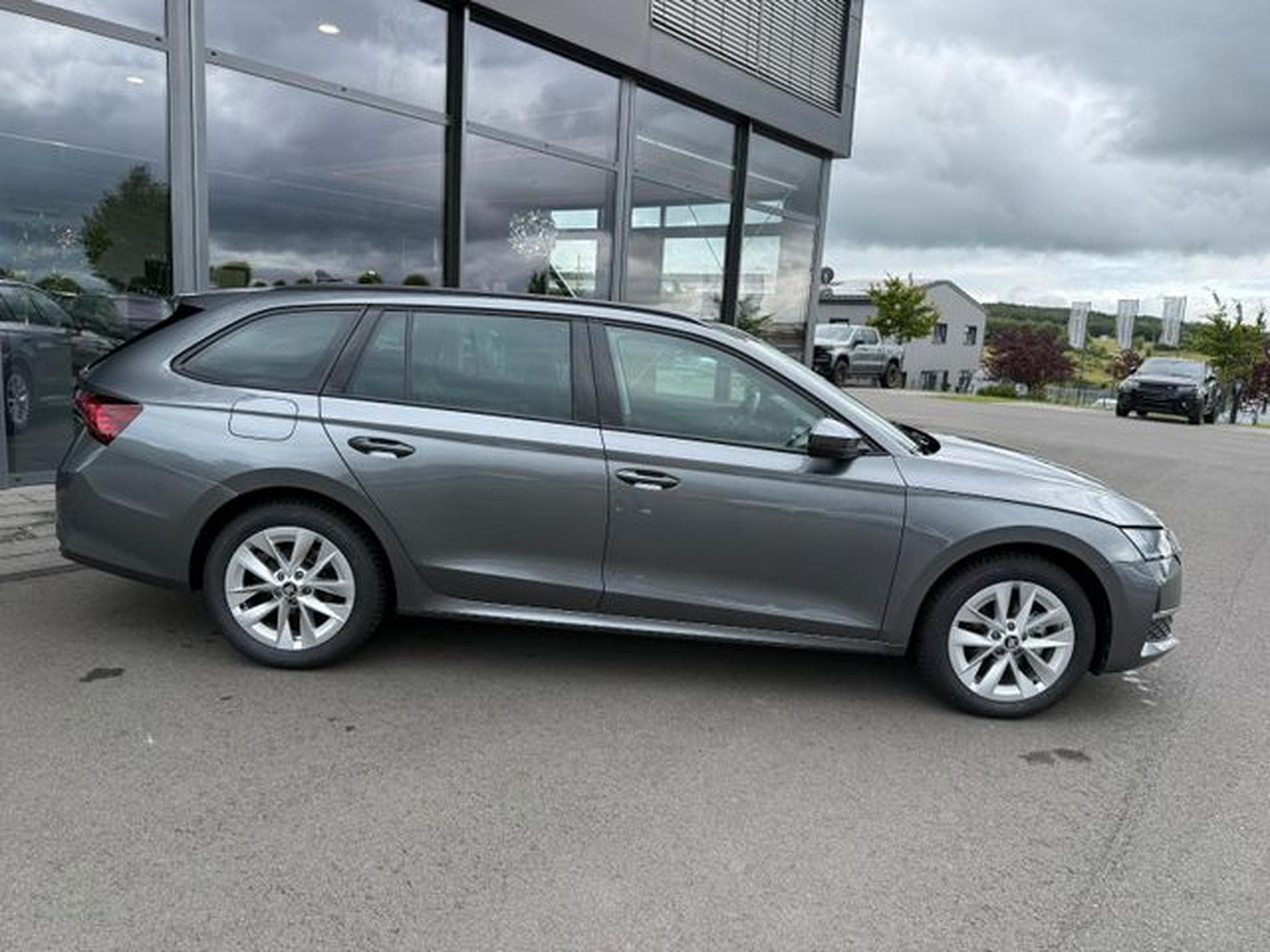 Skoda Octavia Octavia 2.0 TDI Selection Kamera Keyless LED AHK (2025) - Photo 4