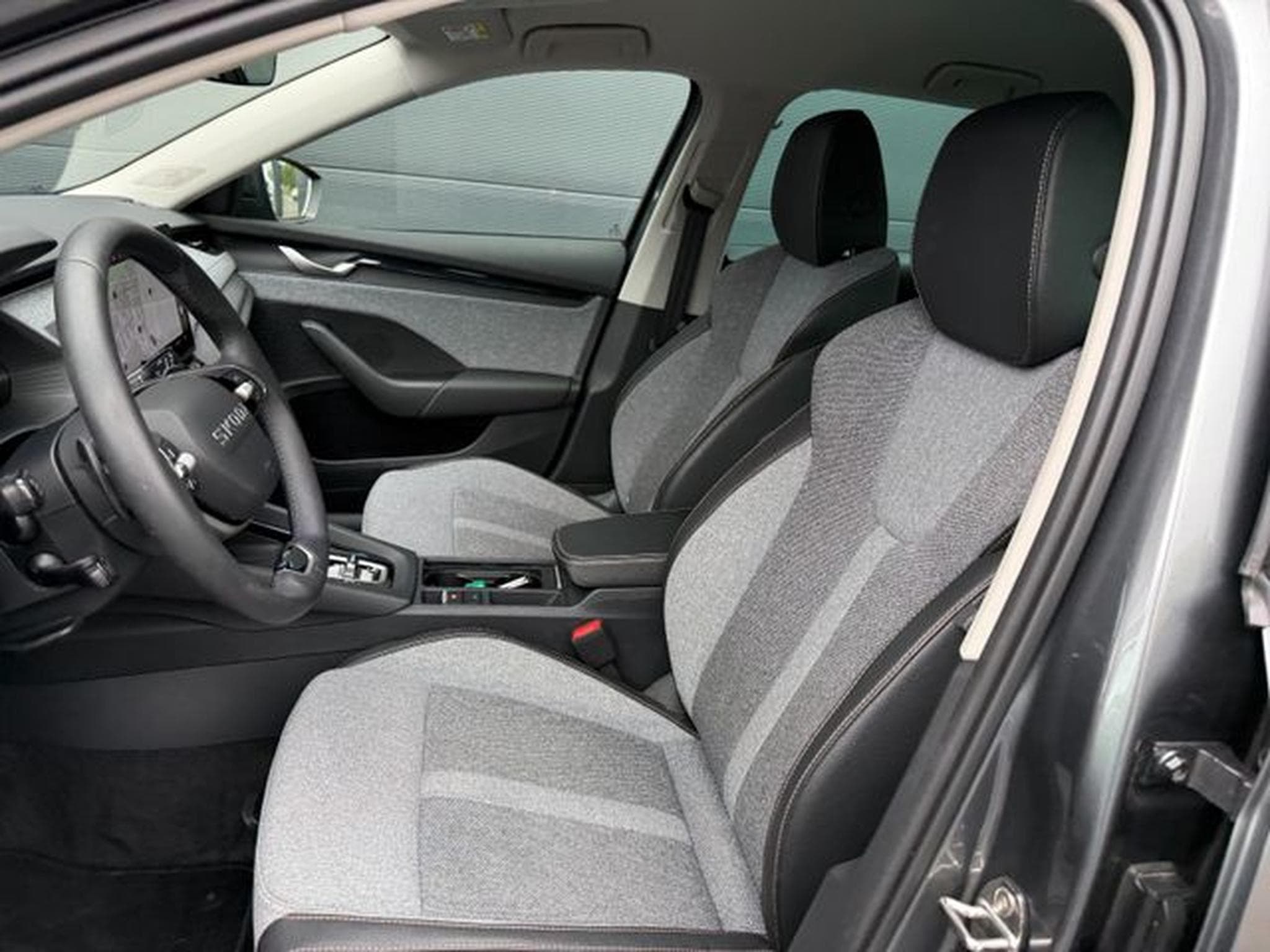 Skoda Octavia Octavia 2.0 TDI Selection Kamera Keyless LED AHK (2025) - Photo 9