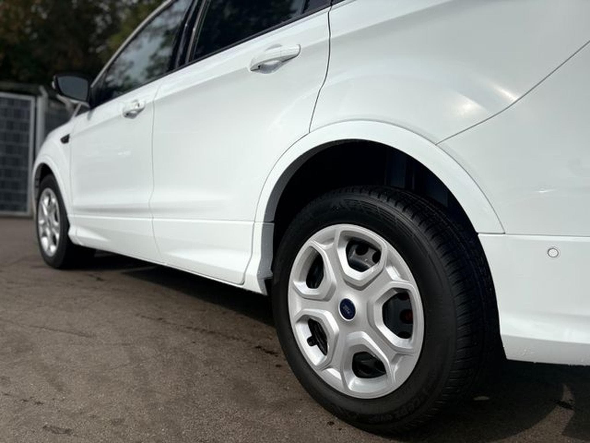 Ford Kuga KUGA *ST-LINE*NAVI*PDC*SITZHEIZUNG*AUTOMATIK* (2019) - Photo 14