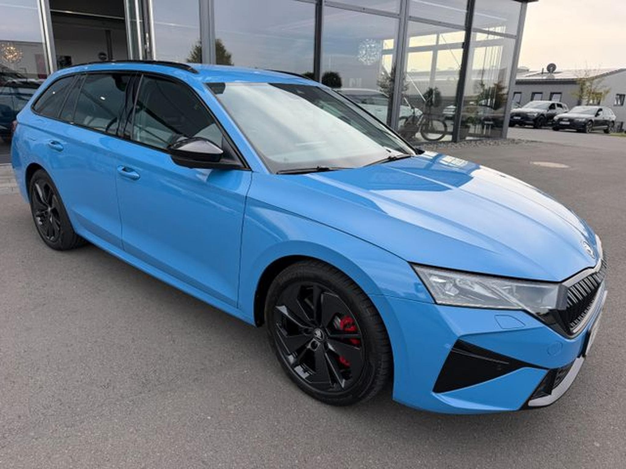 Skoda Octavia Octavia Kombi 2.0TSI RS AHK Standhz Canton 360° (2025) - Photo 5