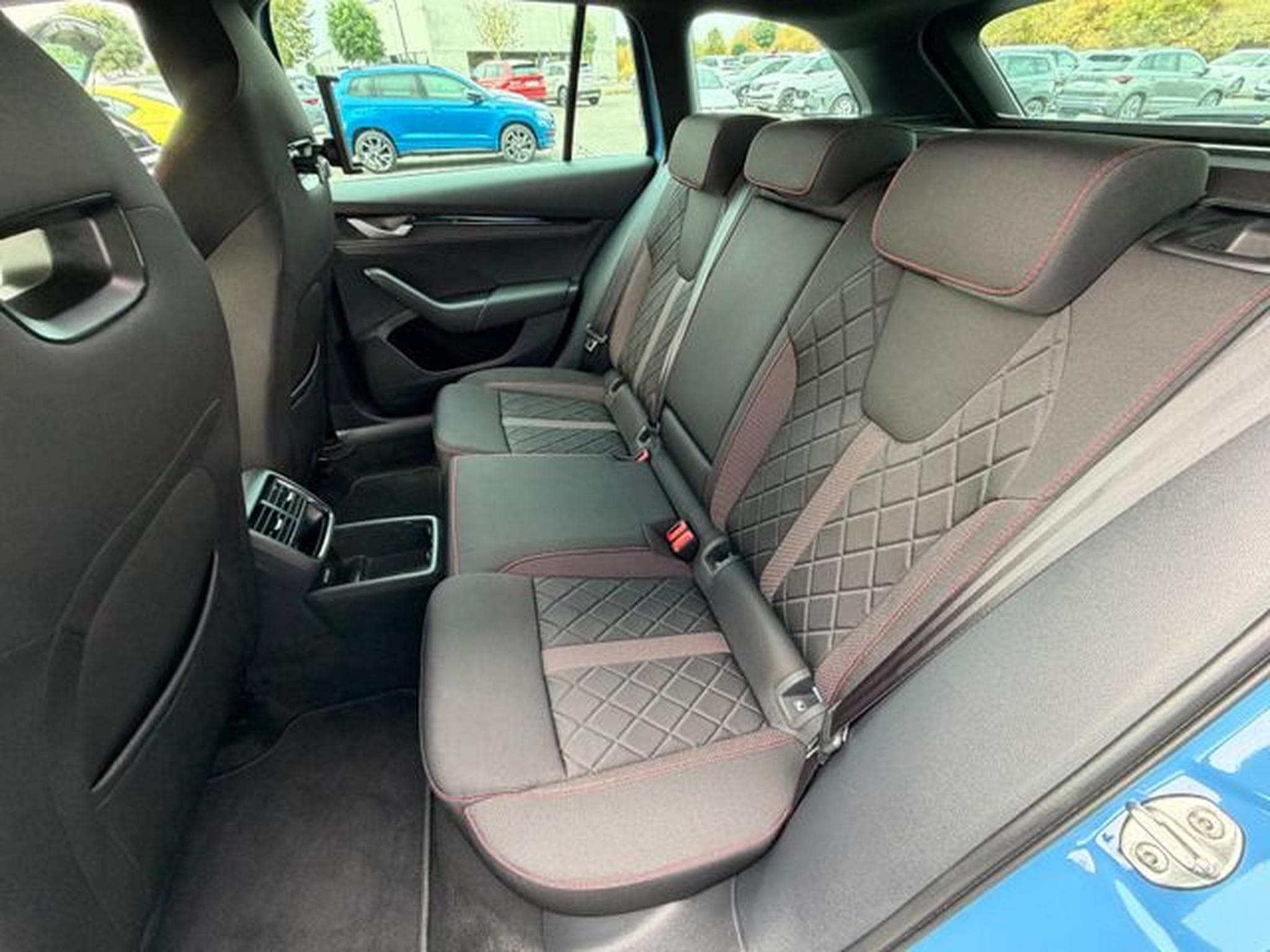 Skoda Octavia Octavia Kombi 2.0TSI RS AHK Standhz Canton 360° (2025) - Photo 15