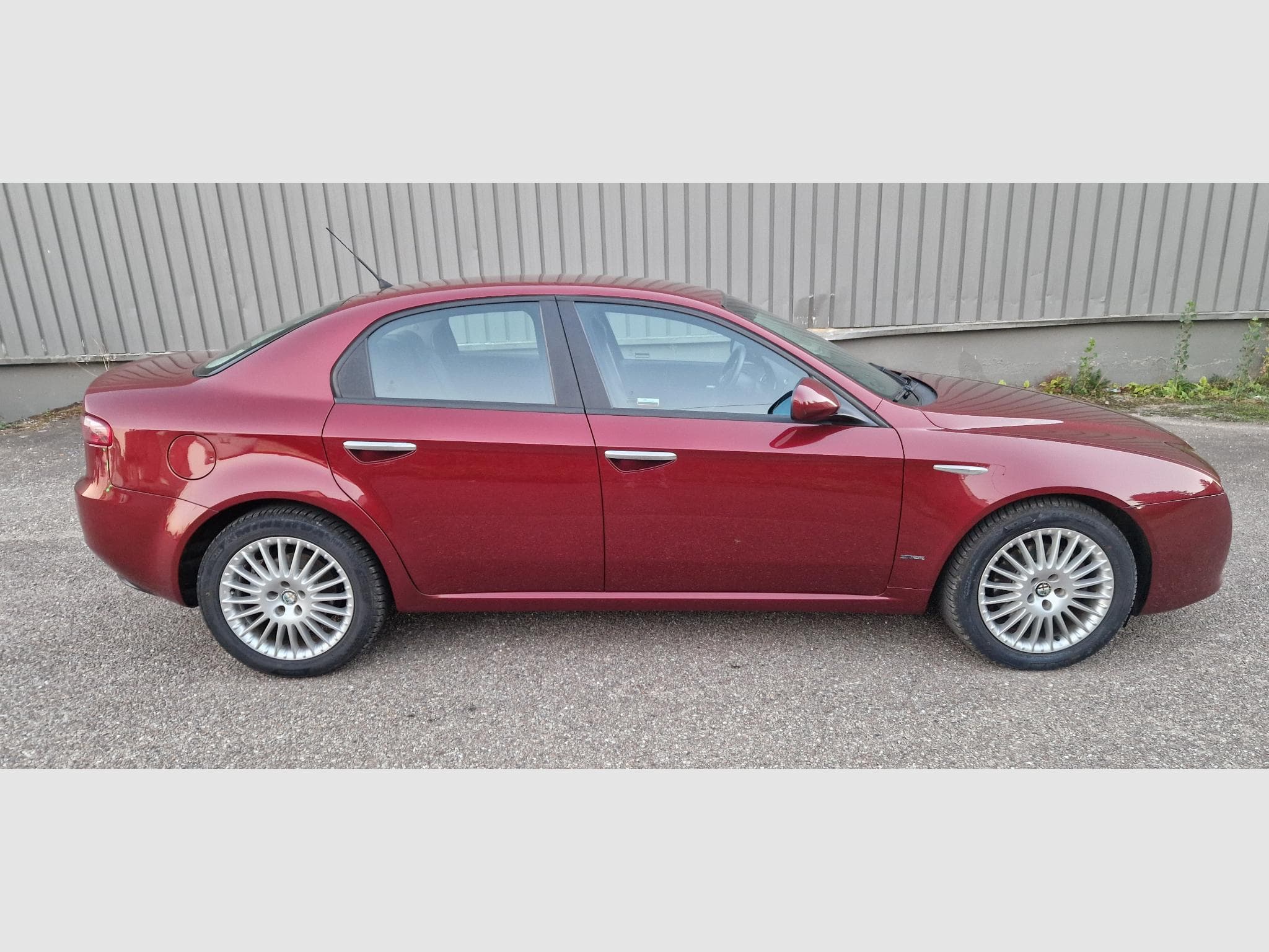 Alfa-Romeo 159 1.9 jtdM 16v 136ch (2006) - Photo 2