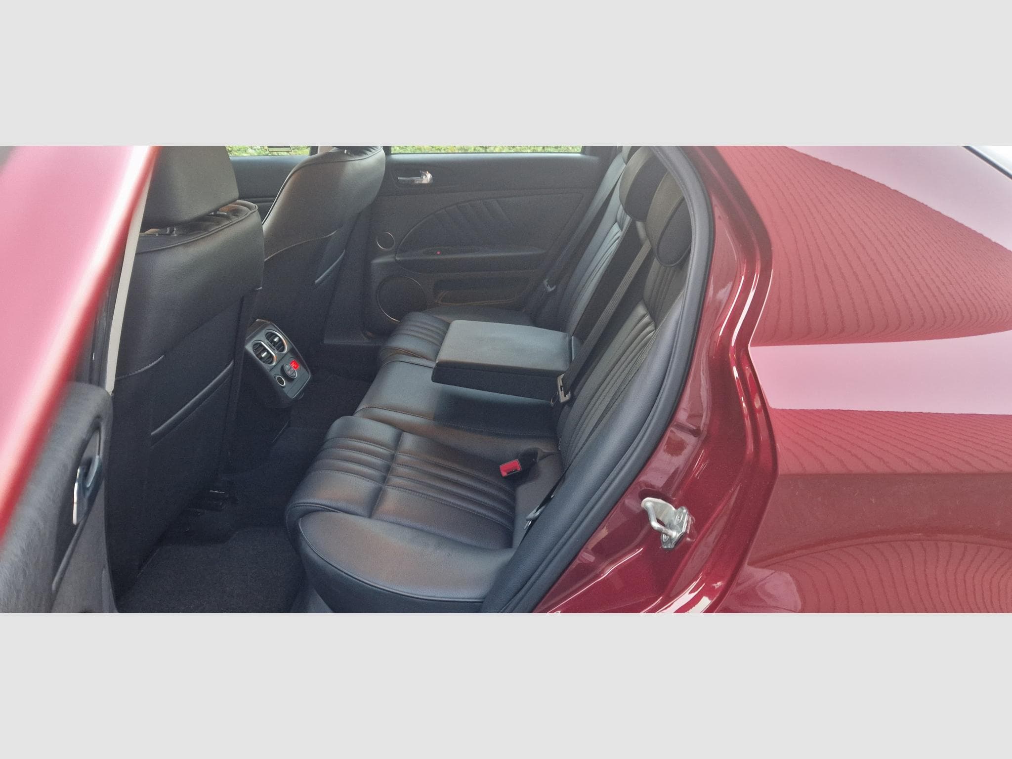 Alfa-Romeo 159 1.9 jtdM 16v 136ch (2006) - Photo 10