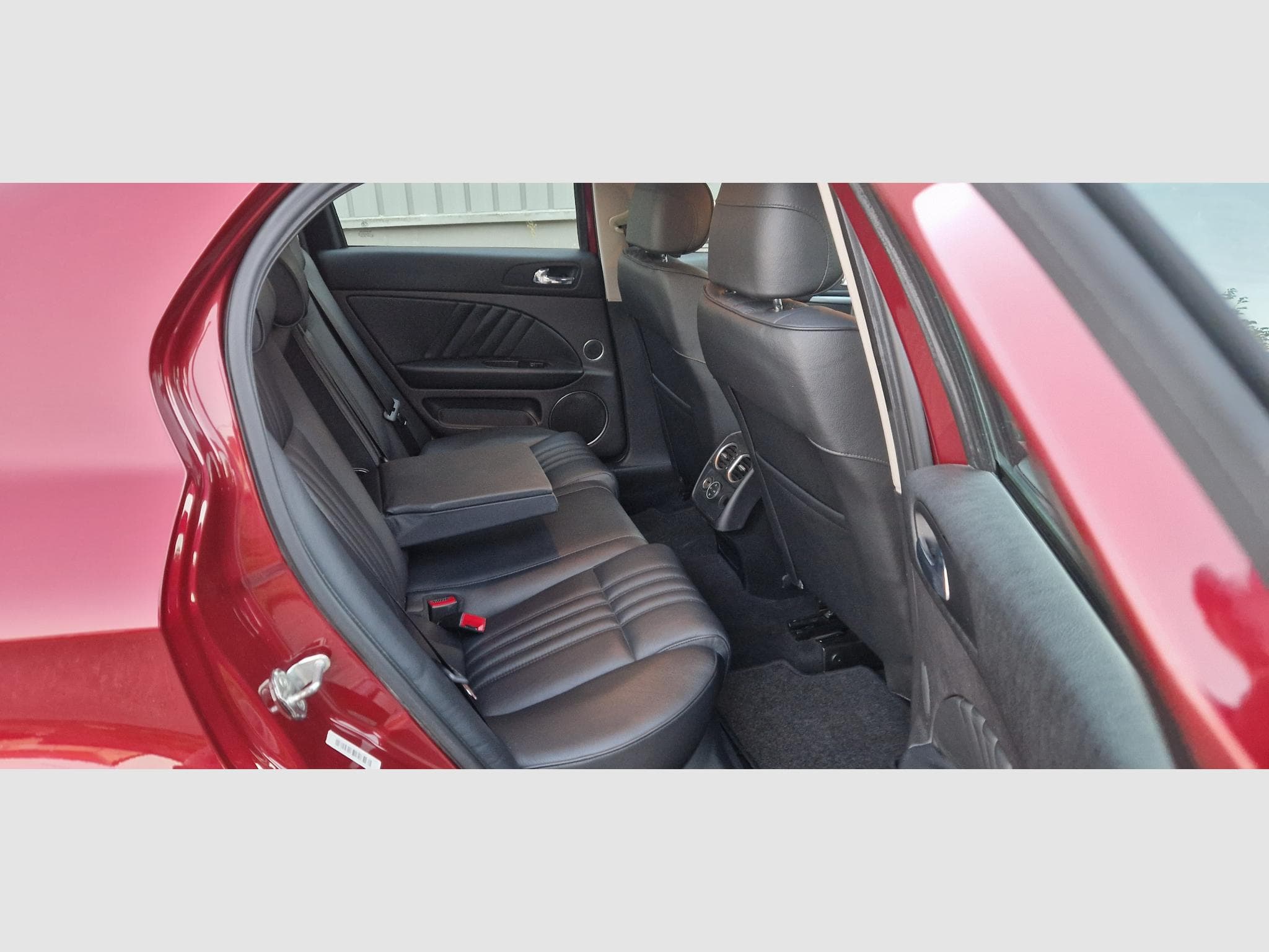 Alfa-Romeo 159 1.9 jtdM 16v 136ch (2006) - Photo 12