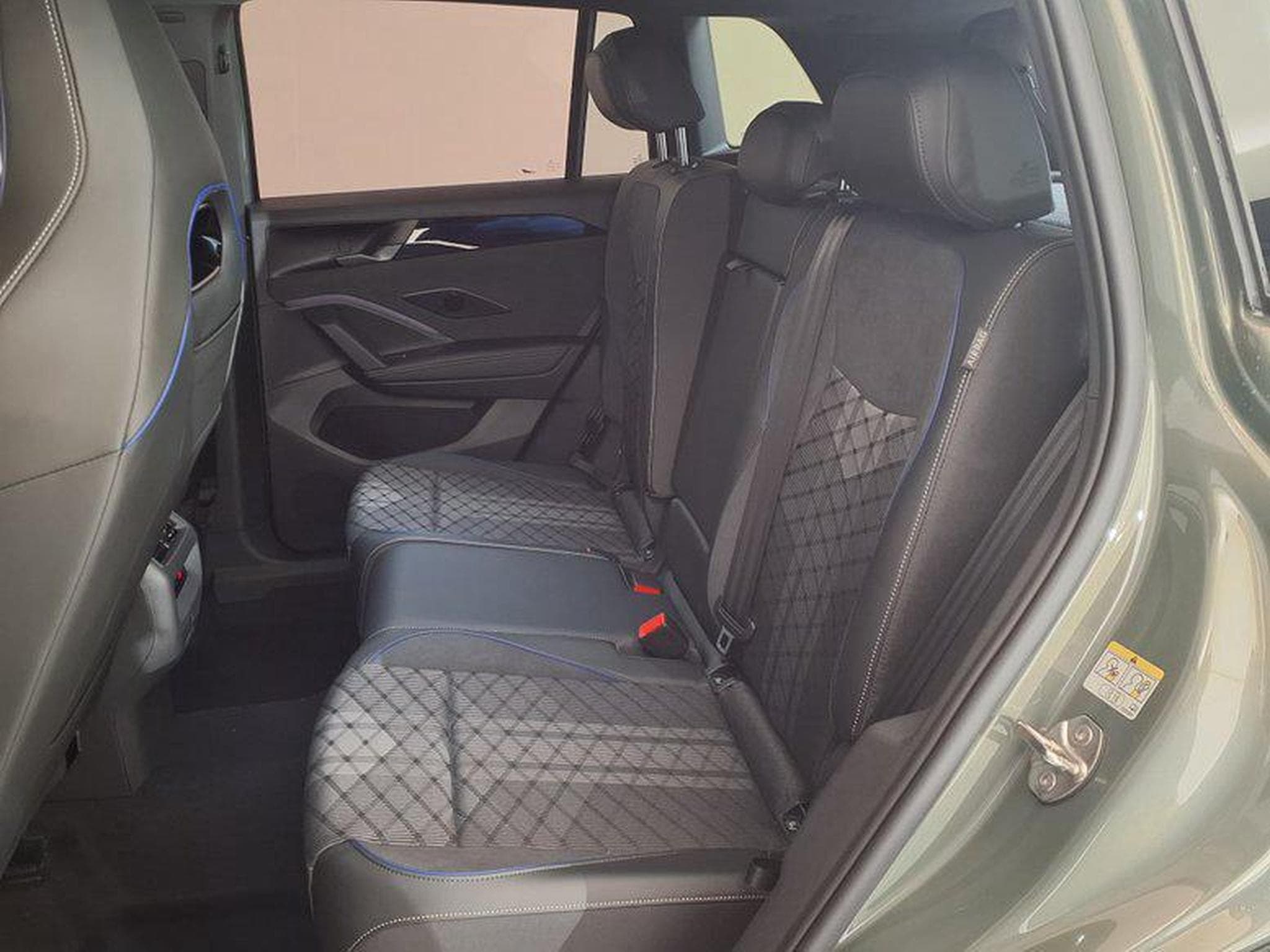 VW Tiguan R-Line 2.0 TSI 7-Gang-DSG 4MOTION (2026) - Foto 12