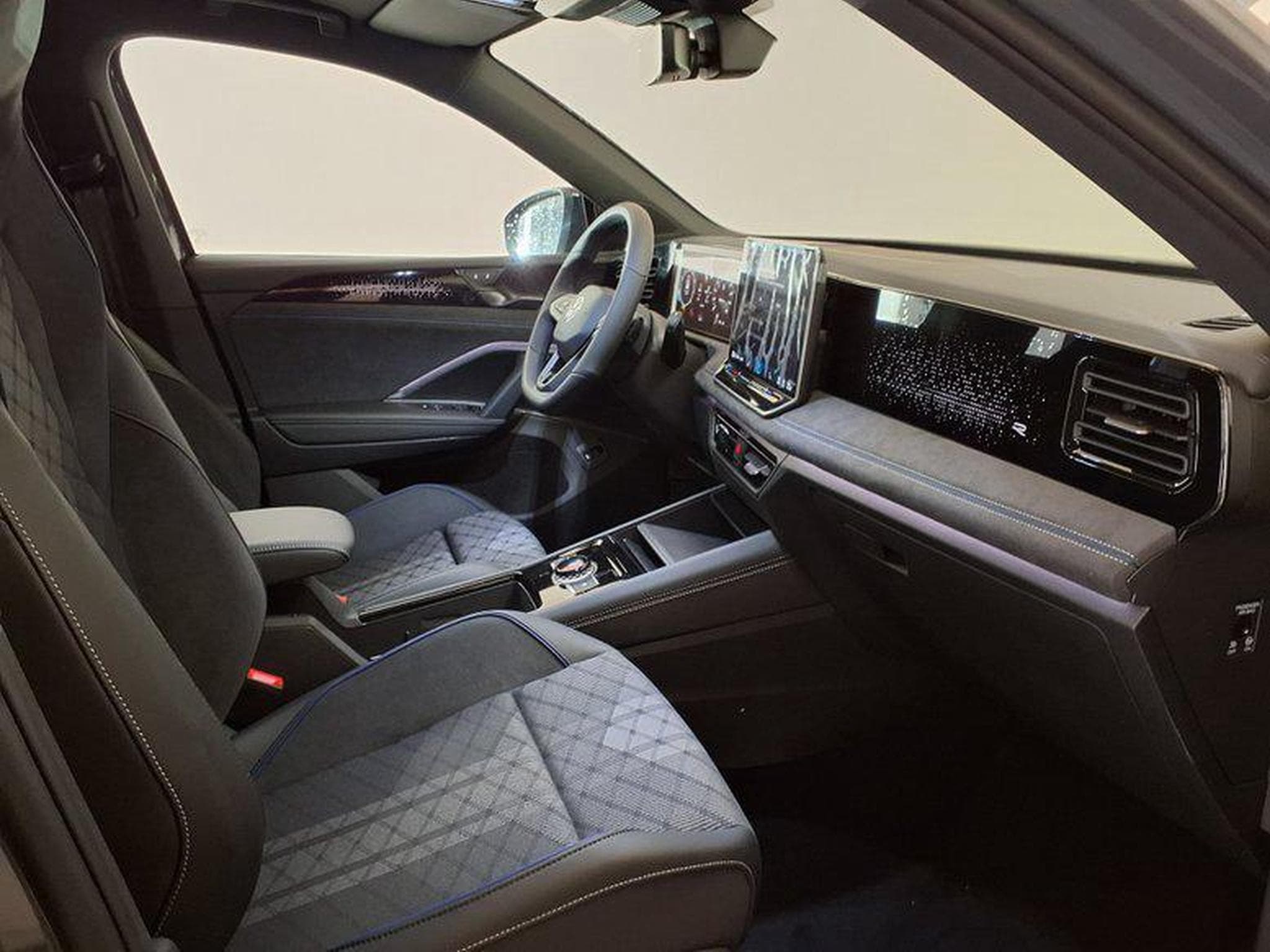 VW Tiguan R-Line 2.0 TSI 7-Gang-DSG 4MOTION (2026) - Foto 10