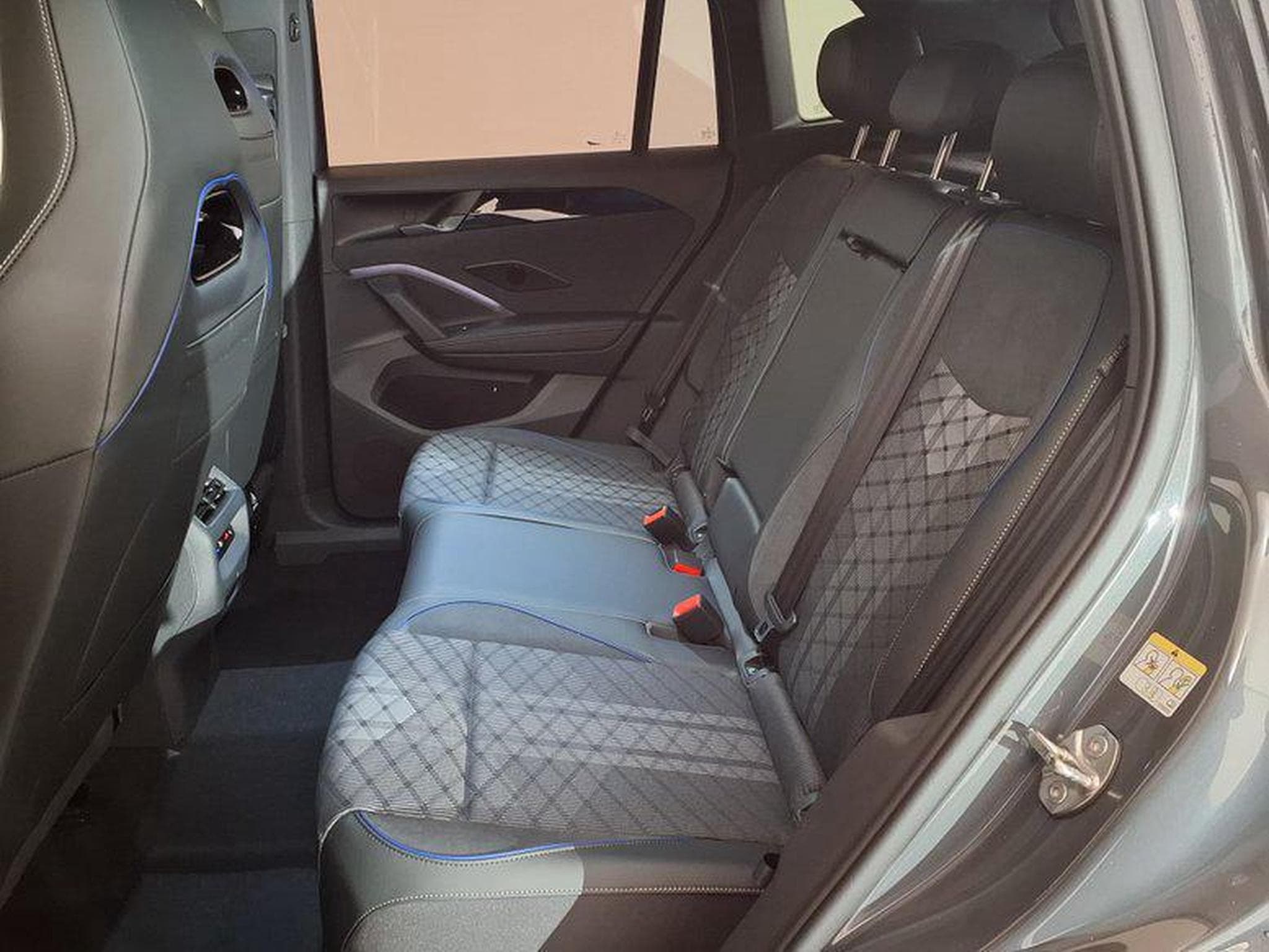 VW Tiguan R-Line 2.0 TSI 7-Gang-DSG 4MOTION (2026) - Foto 12