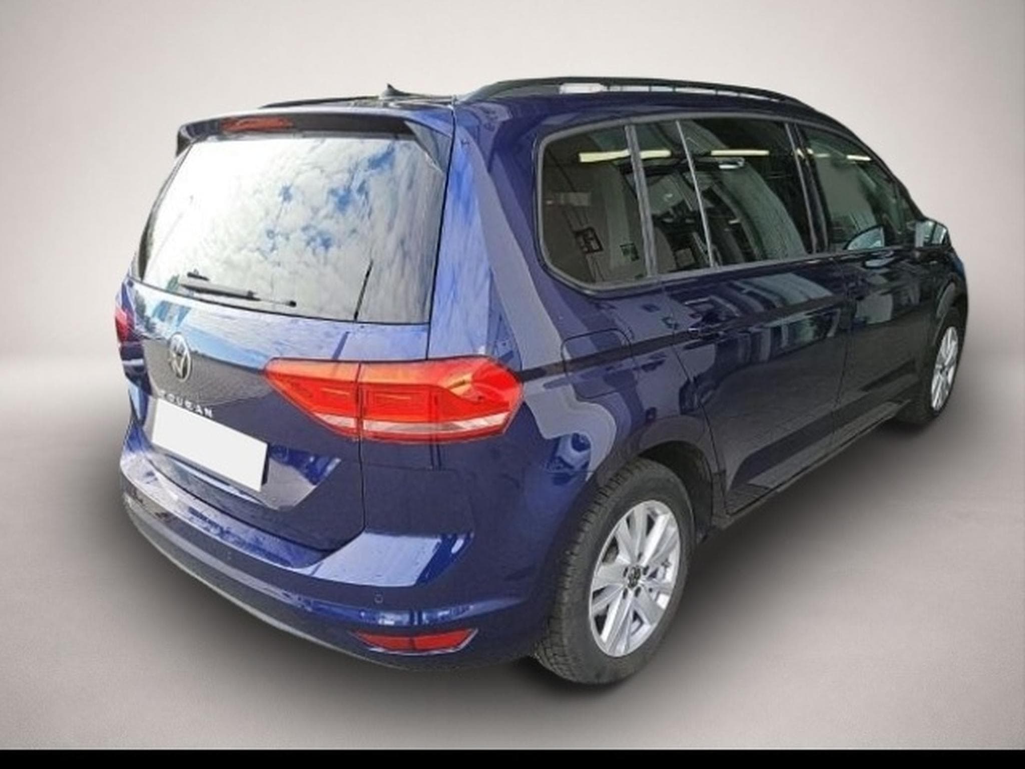 VW Touran (2023) - Photo 2