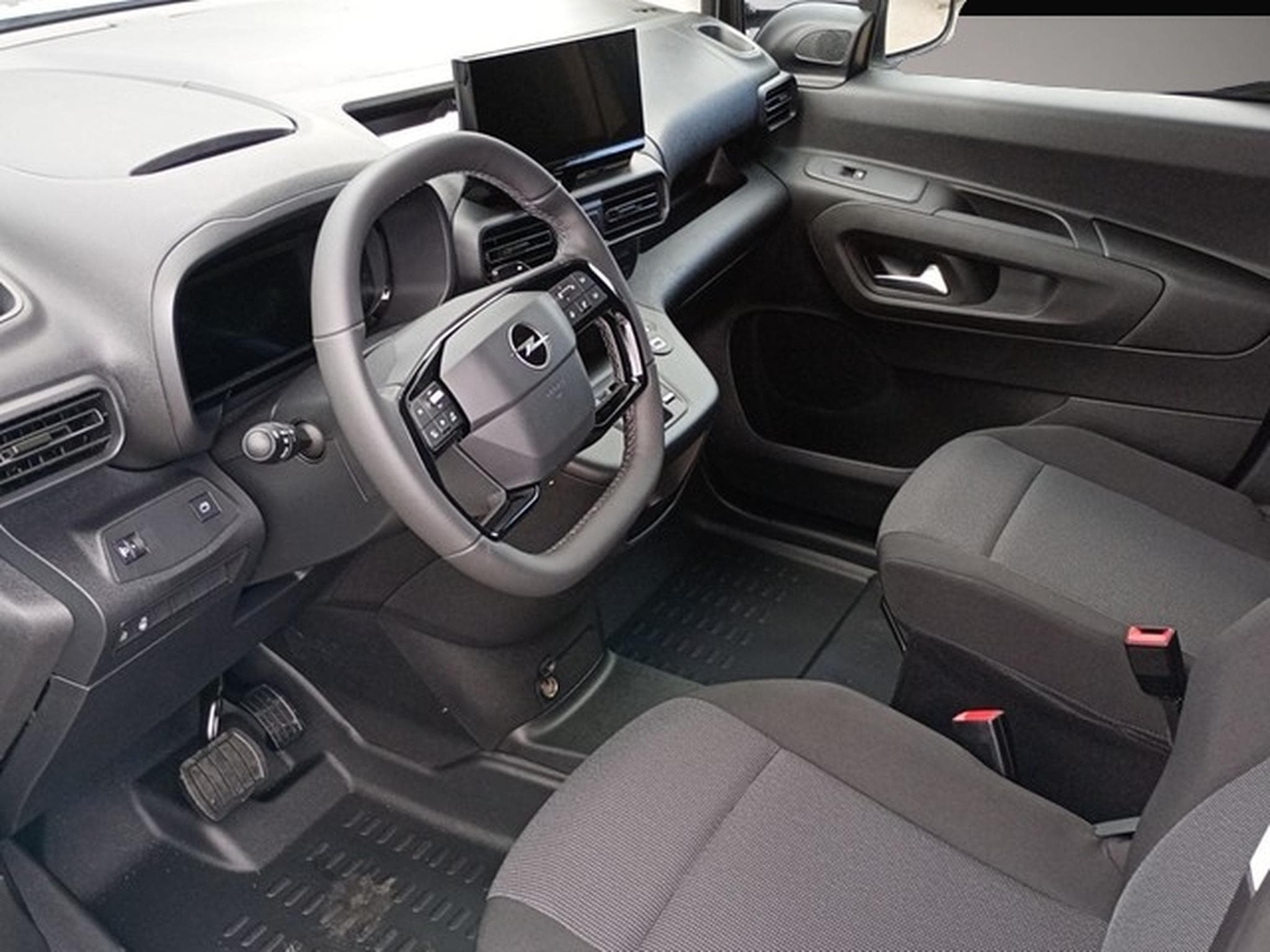 Opel Monterey (2026) - Photo 7