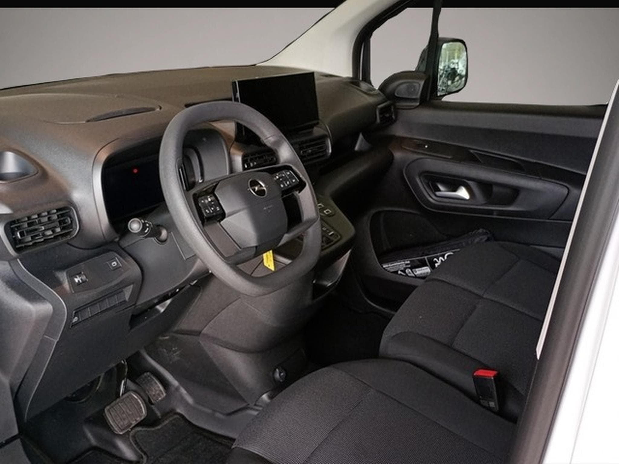 Opel Monterey (2025) - Photo 7