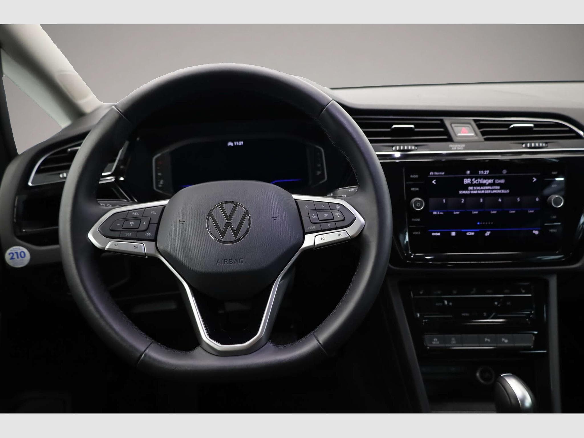 VW Touran (2025) - Photo 7