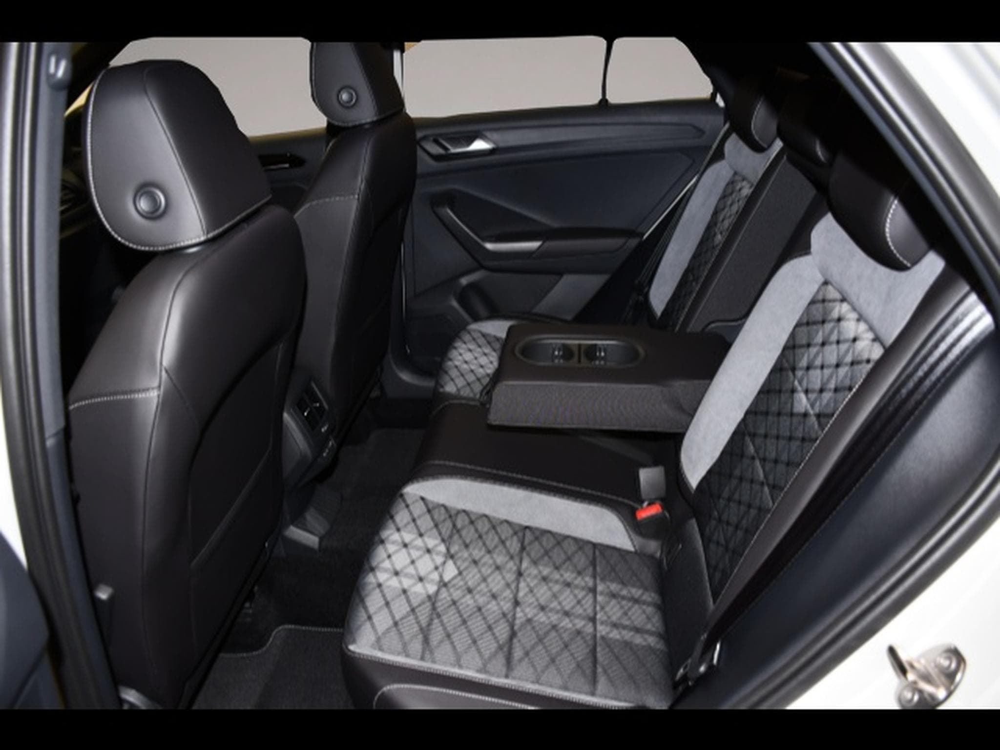 VW T-Roc (2024) - Photo 7
