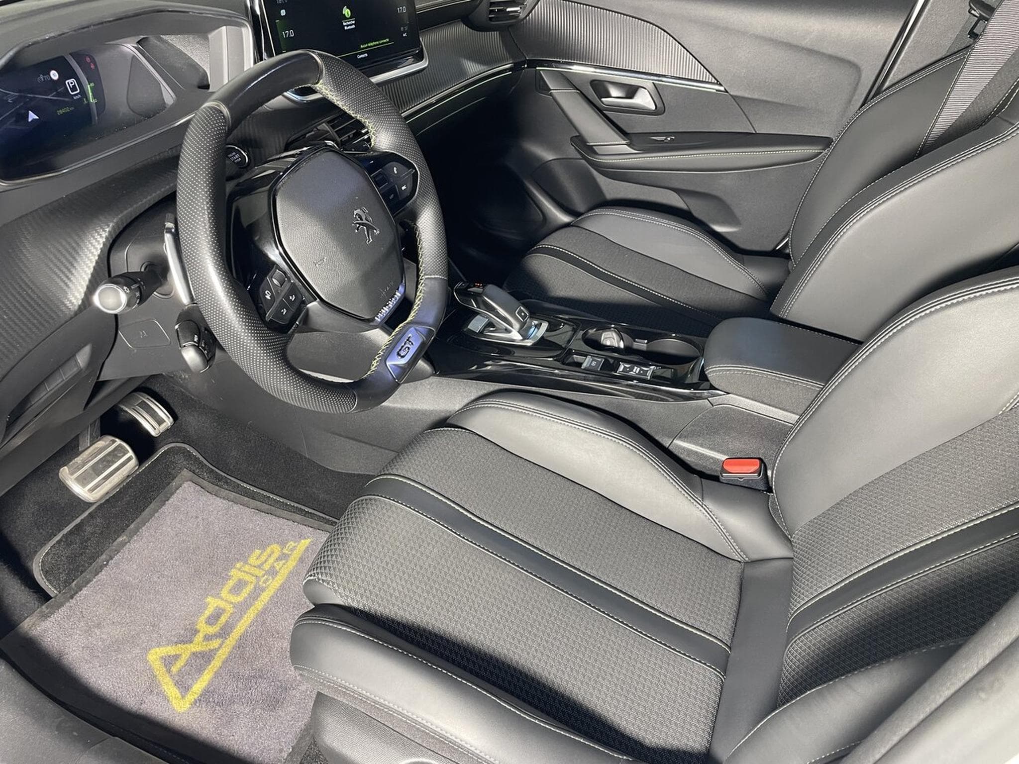 Peugeot 208 1.2 ESSENCE 100 CV GT BLUETOOTH 5P (2021) - Photo 8