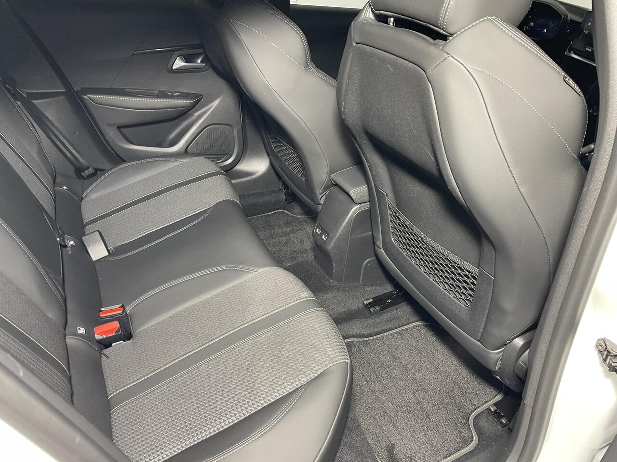 Peugeot 208 1.2 ESSENCE 100 CV GT BLUETOOTH 5P (2021) - Photo 11