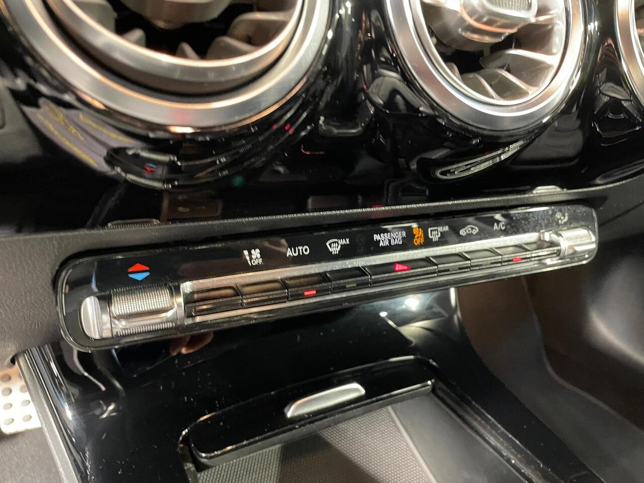Mercedes A 180 116 7G-DCT AMG LINE GPS (2020) - Photo 6
