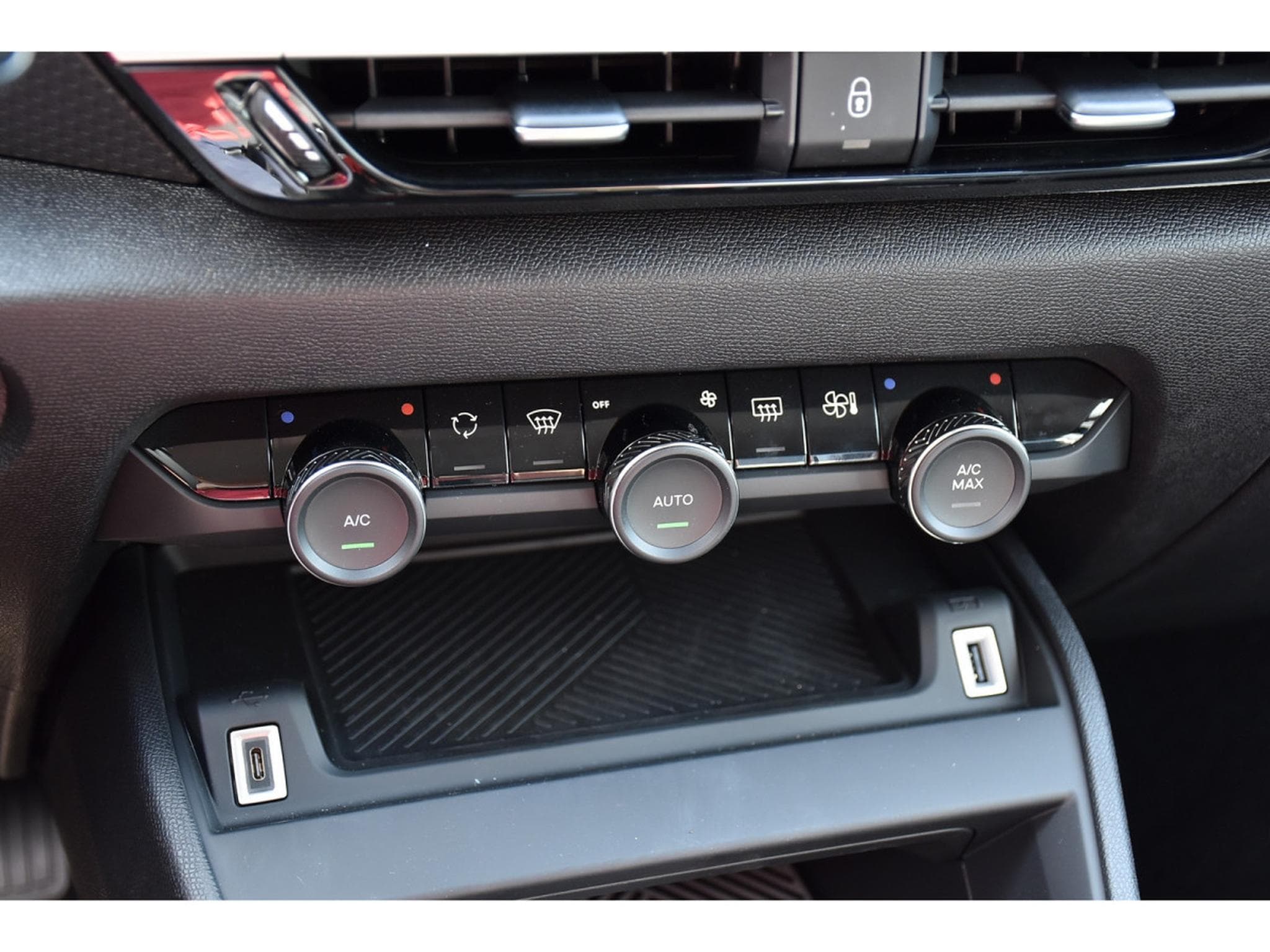 Citroën C4 X 1.2 MHEV 145 e-DCS6 Max ACC SIDE LANE GPS CAM 1° MAIN (2025) - Photo 21
