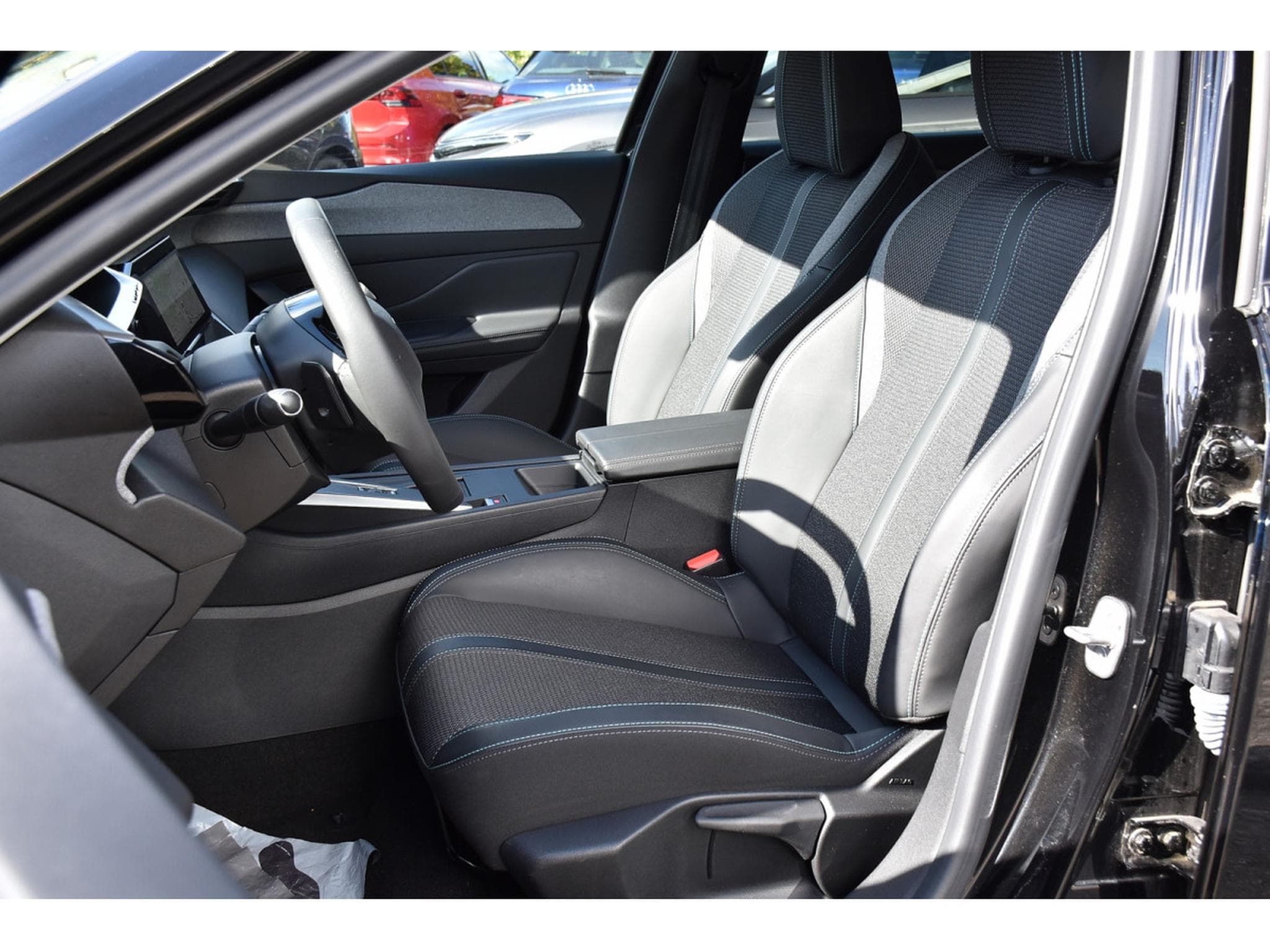Peugeot 308 1.2 Hybrid 145 e-DCS6 Allure ACC CAM360 LANE 1° MAIN (2025) - Photo 6